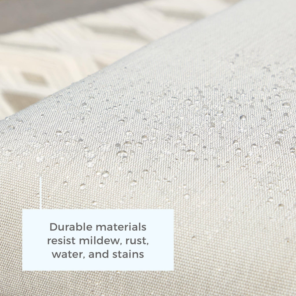 Chaise d'appoint d'extérieur en métal Brookside Meg avec coussins