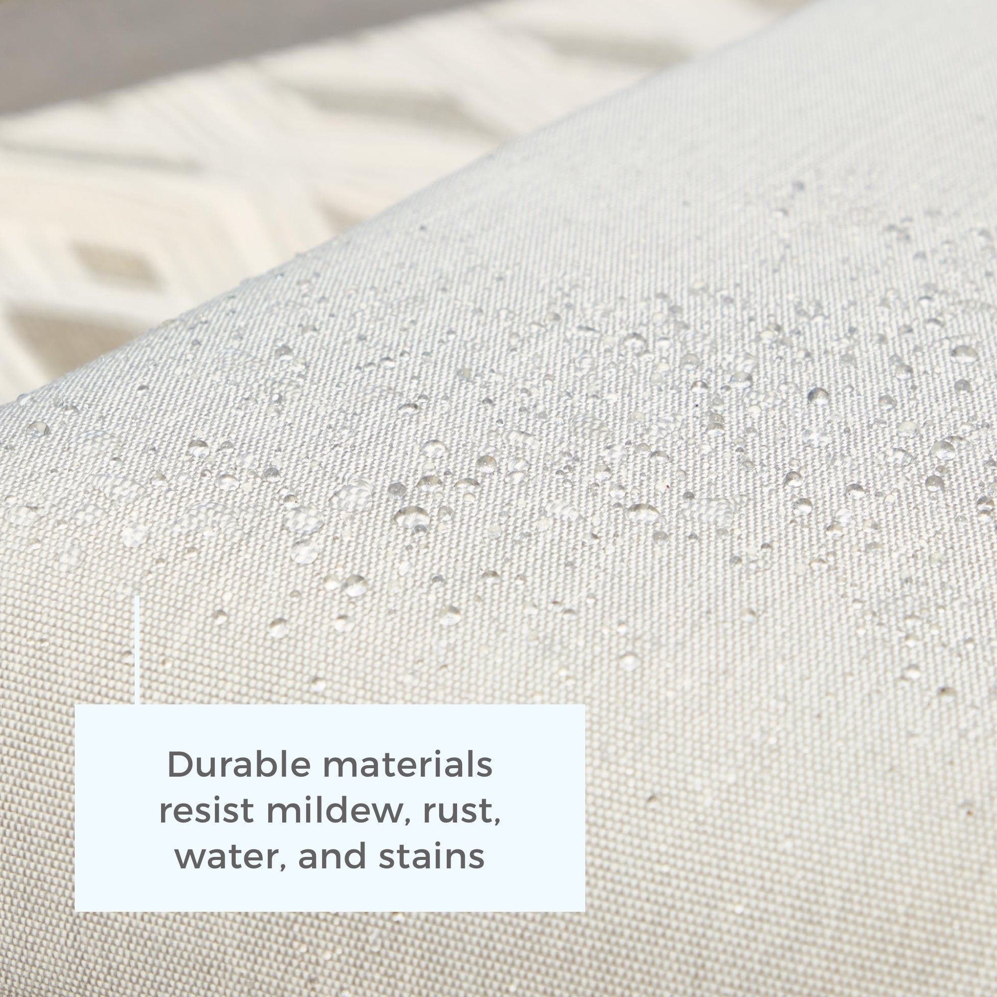 Chaise d'appoint d'extérieur en métal Brookside Meg avec coussins