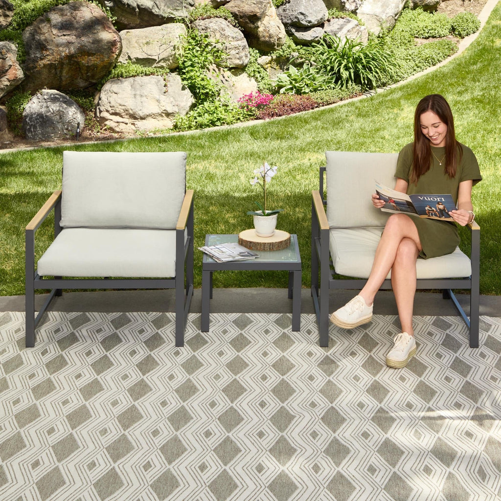 Chaise d'appoint d'extérieur en métal Brookside Meg avec coussins