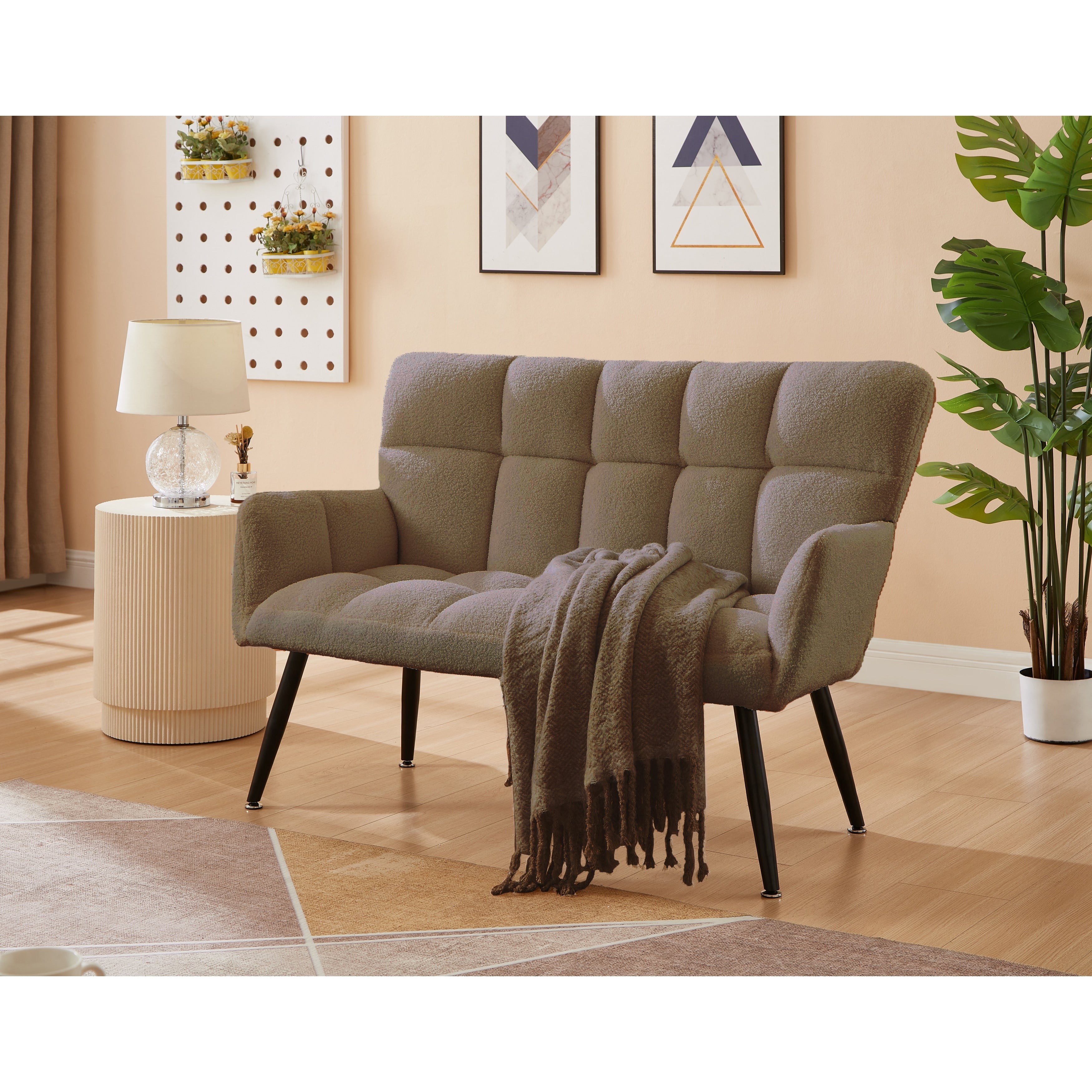 Canapé causeuse Teddy marron 52 avec dossiers matelassés et cadre en bois dur pour le salon.