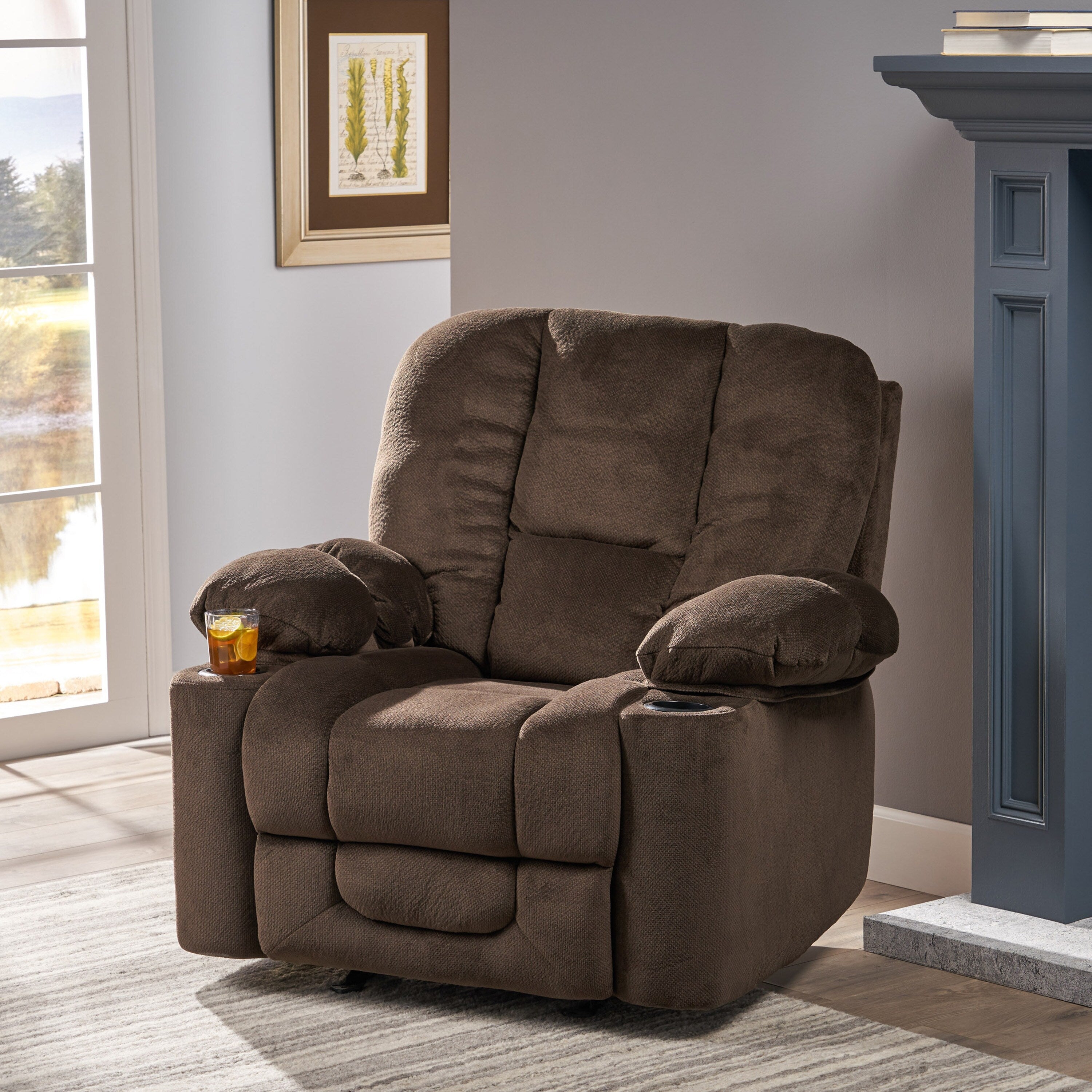 Fauteuil inclinable manuel élégant en tissu marron avec deux porte-gobelets et dimensions généreuses pour une détente maximale