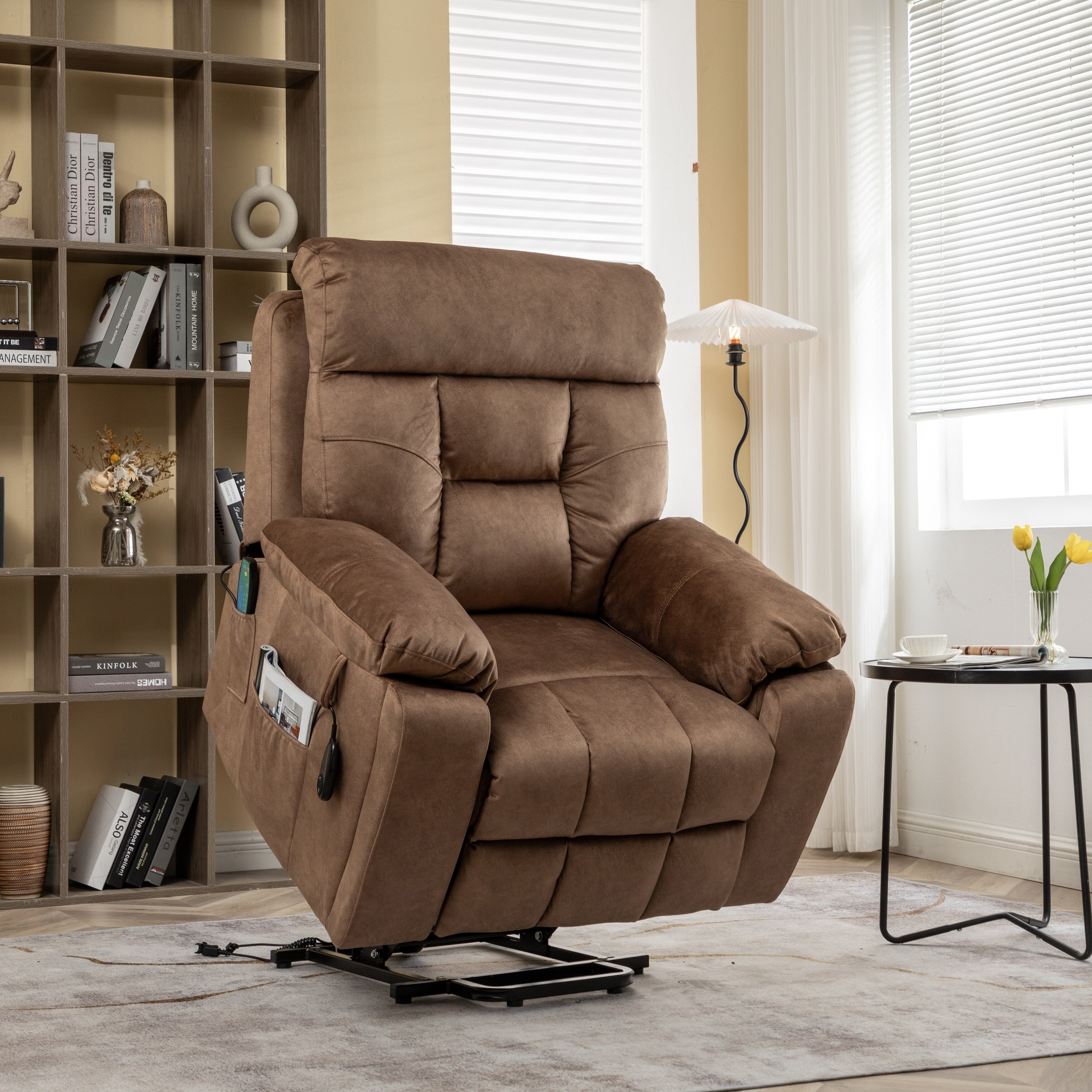 Fauteuil inclinable releveur en velours marron, massage, porte-gobelet dissimulé, poches