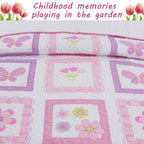 Parure de lit avec couette et fleurs roses et papillons