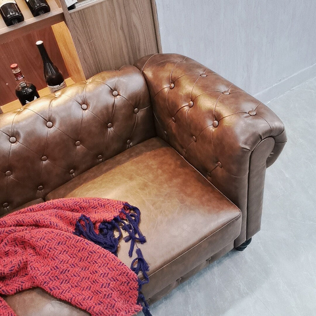 Canapé 3 places capitonné Chesterfield en cuir pour salon, avec accoudoirs roulés et 4 pieds en forme de gourde, marron