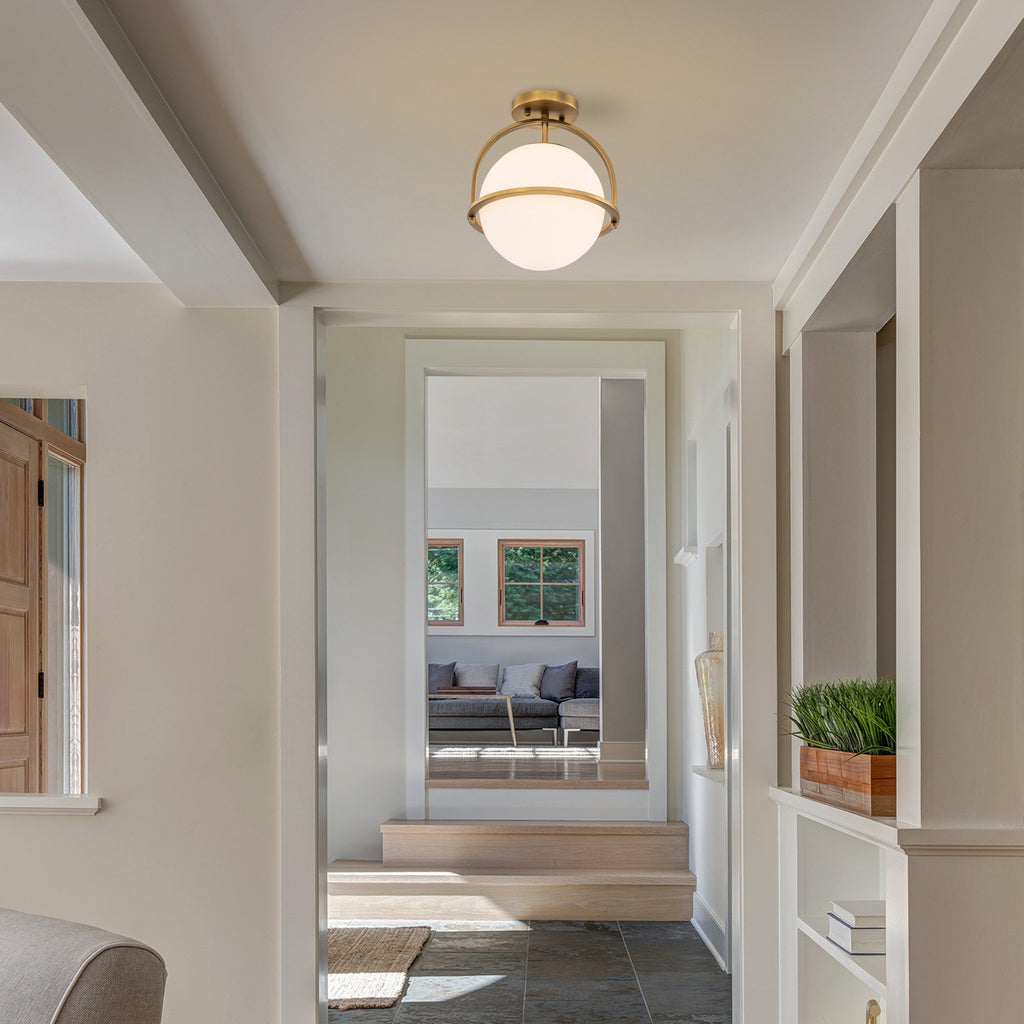 Plafonnier semi-encastré C Cattleya à 1 ampoule, en laiton antique, avec abat-jour en verre opale - Laiton antique