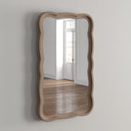 Miroir d'appoint incurvé à cadre en bois festonné COZAYH
