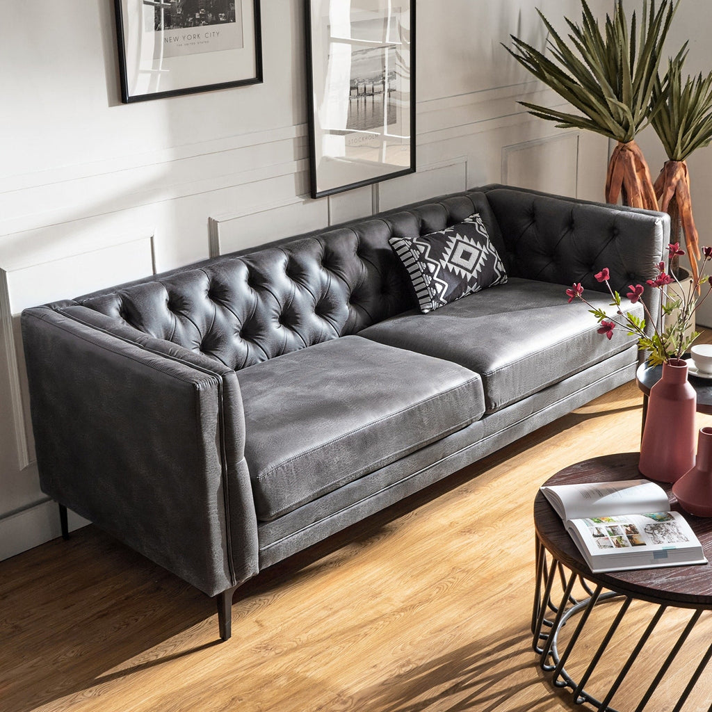 Canapé classique Calymne 84 à accoudoirs carrés et dossier capitonné par HULALA HOME