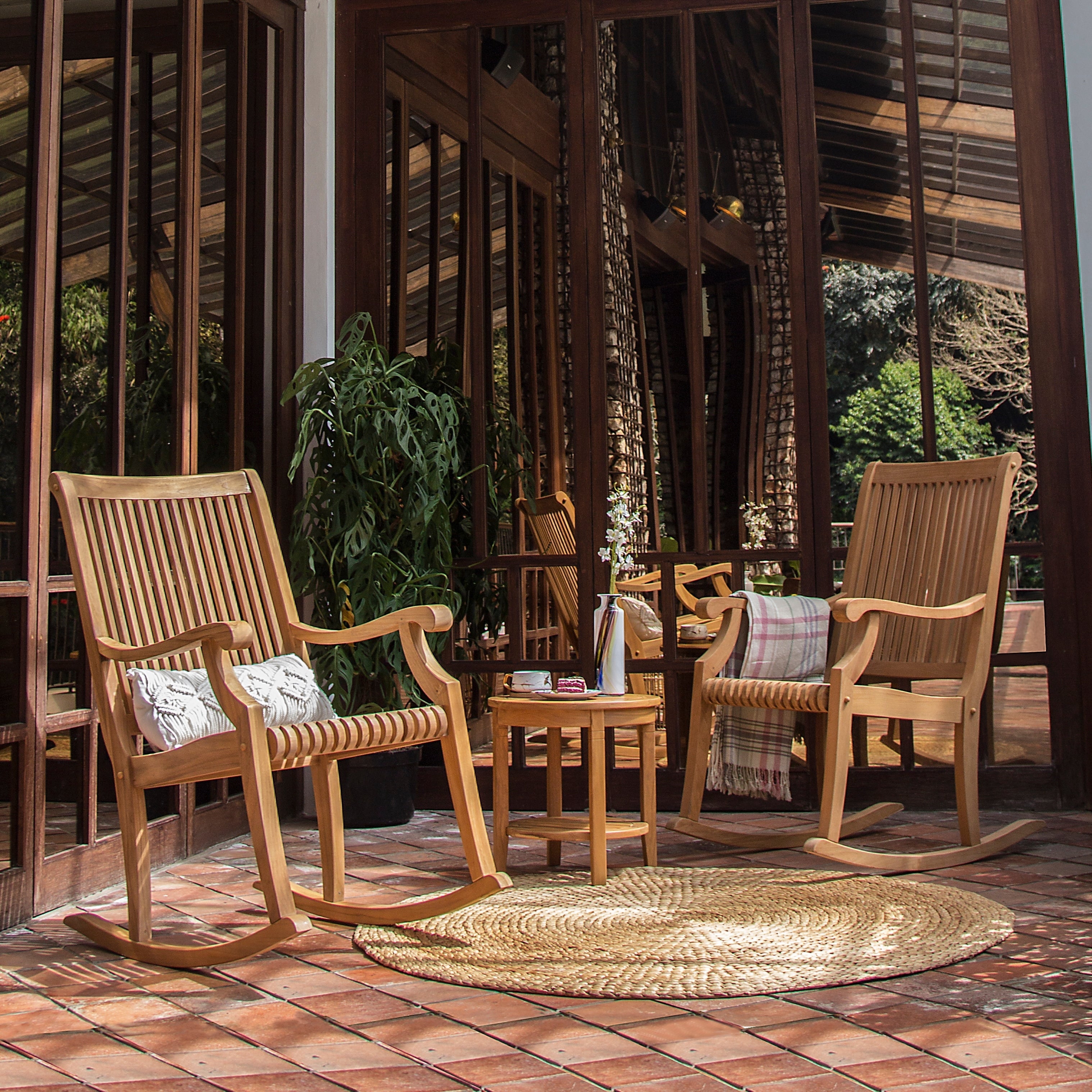 Ensemble de 3 chaises à bascule d'extérieur Cambridge Casual Chara en teck