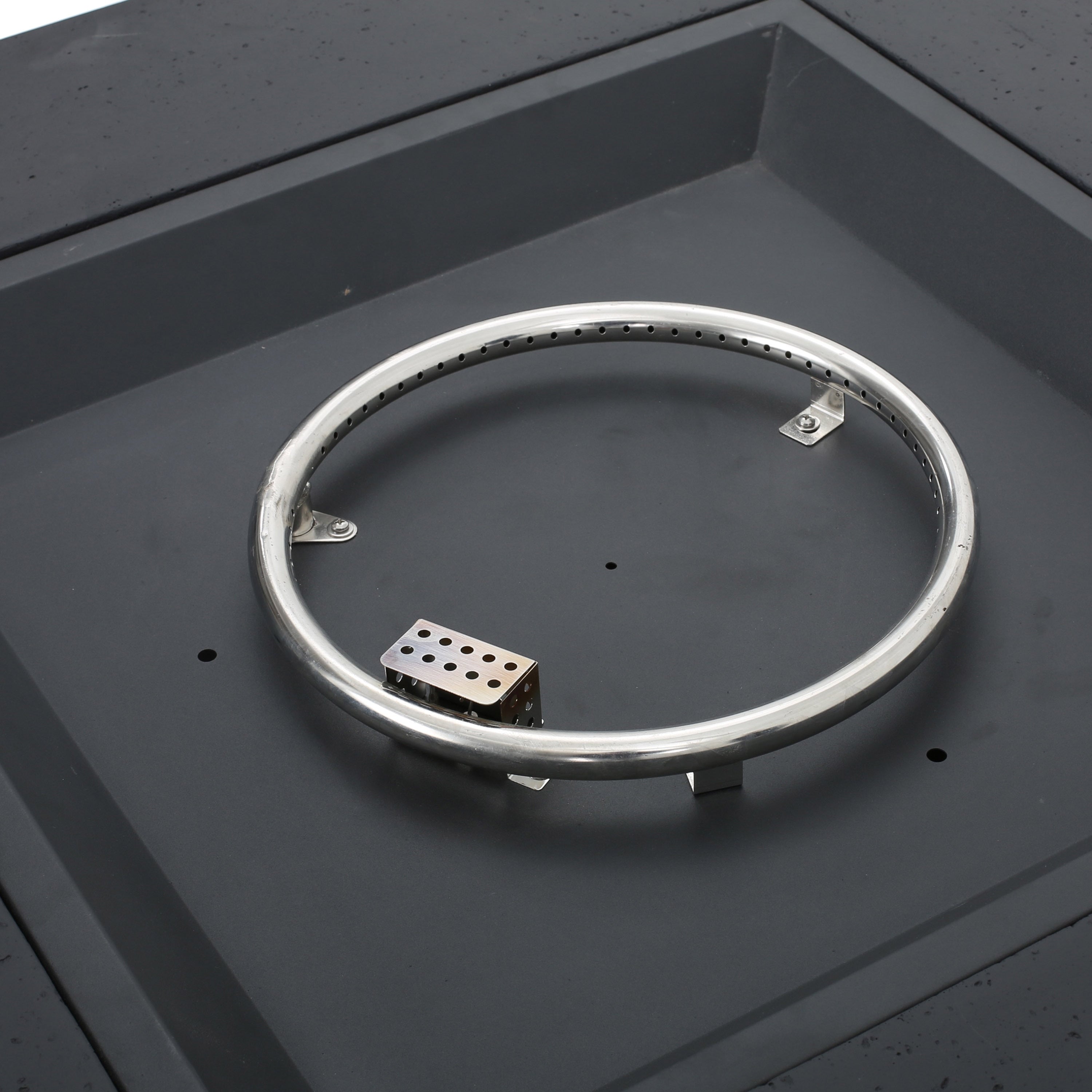 Ensemble de canapés d'extérieur Cape Coral 5 pièces avec foyer par Christopher Knight Home