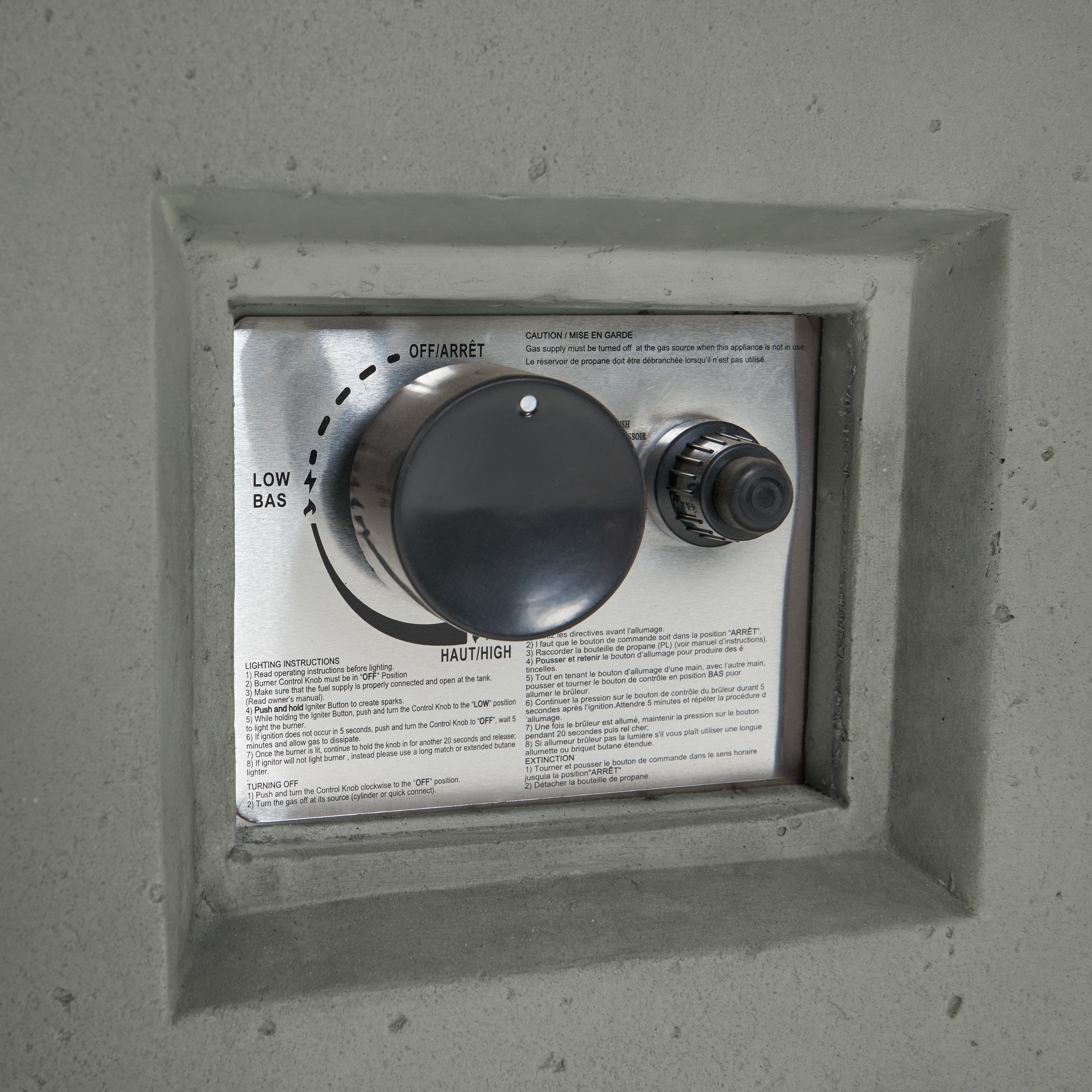 Ensemble de canapés d'extérieur Cape Coral 5 pièces avec foyer par Christopher Knight Home