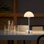 Lampe de table LED intégrée rechargeable sans fil Carson 12,5 cm, style minimaliste moderne, en fer, nickel/blanc, par JONATHAN Y