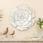 Décoration murale en métal blanc avec fleurs de Carson Carrington Mjugg