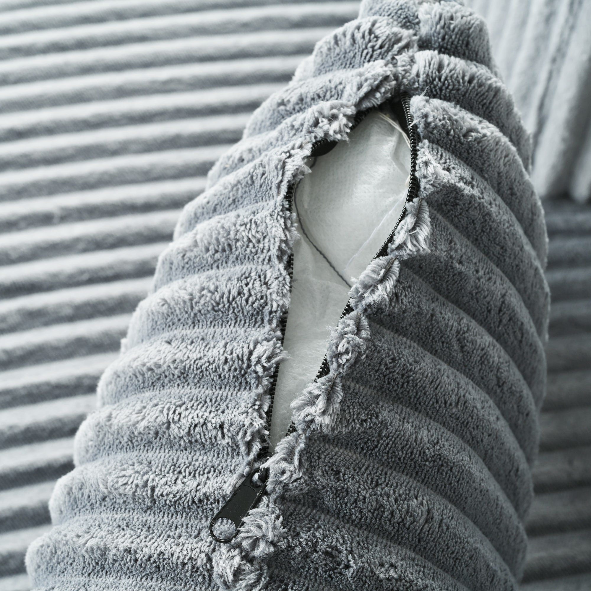 Canapé-lit Cascade 2 pièces en velours côtelé avec méridienne double et 2 oreillers