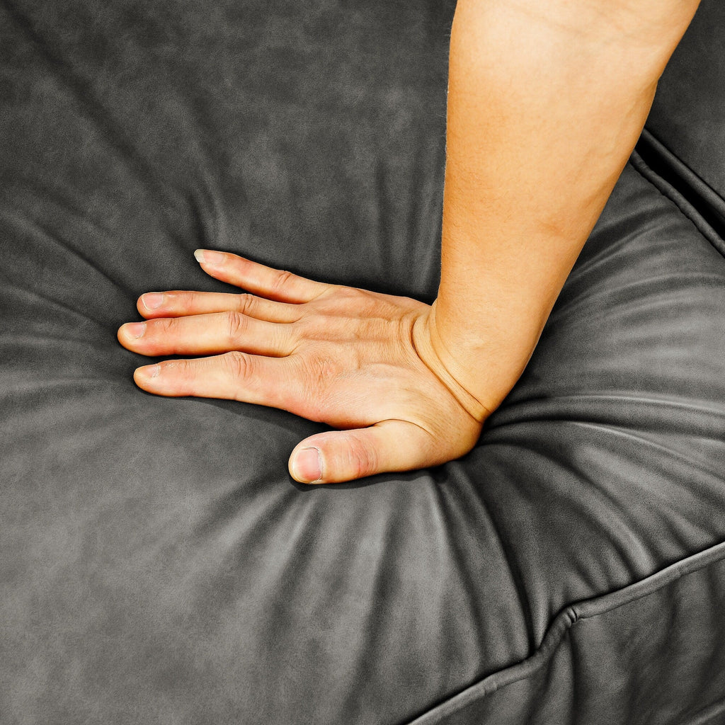 Canapé Chesterfield capitonné 3 places en PU avec accoudoirs à volutes et décoration cloutée