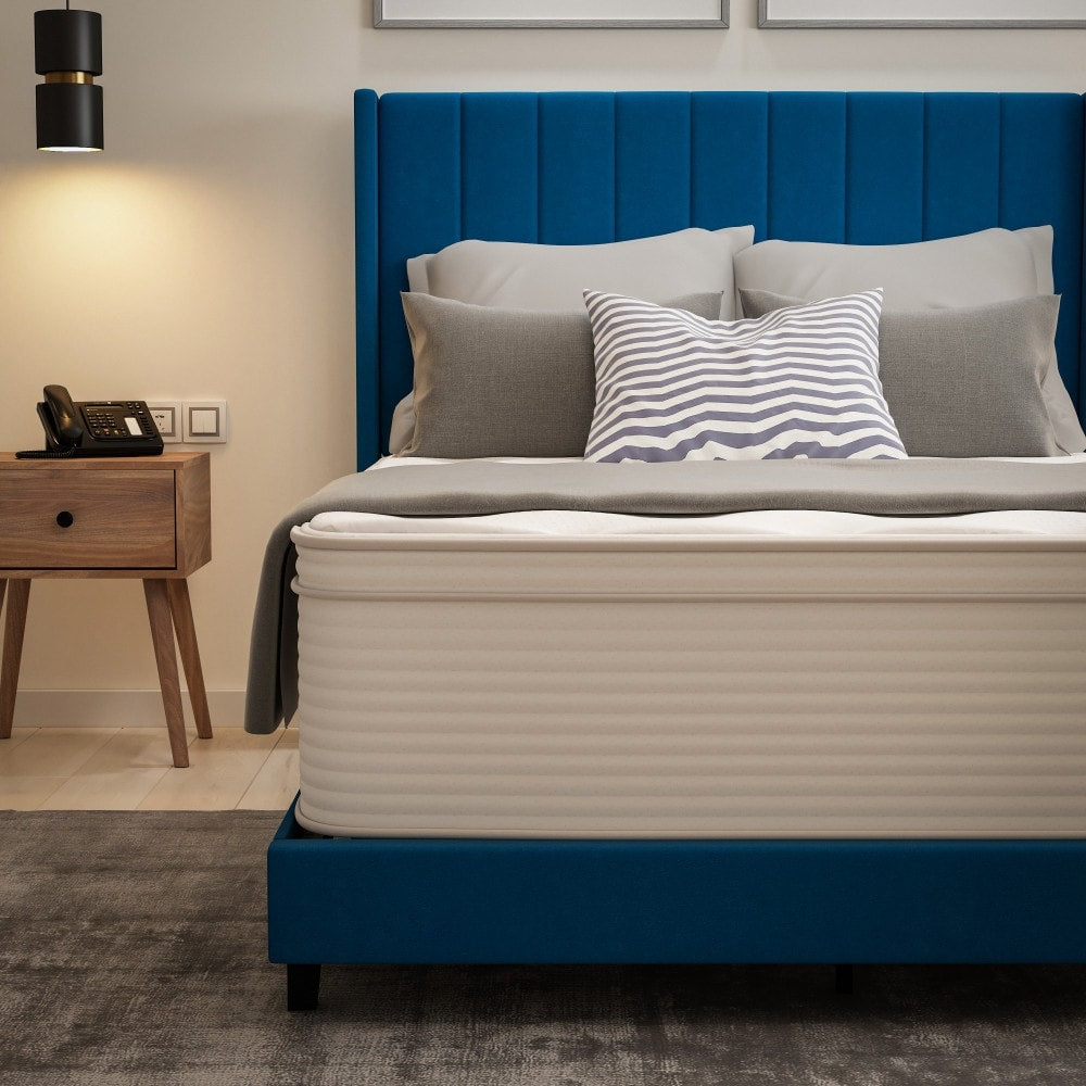 Matelas hybride commercial en mousse à mémoire de forme et ressorts ensachés dans une boîte