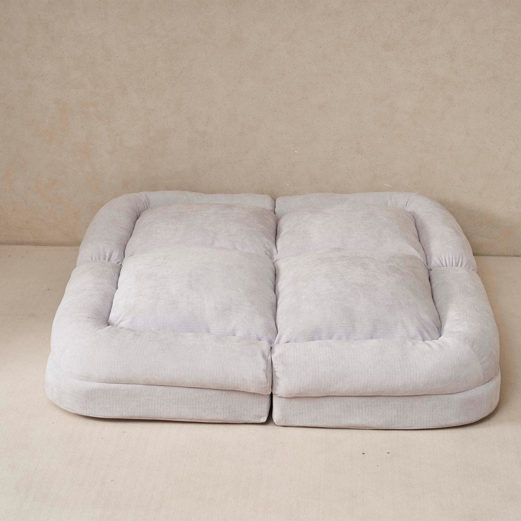 Canapé-lit double convertible avec fonction dépliante pour des options d'assise et de couchage polyvalentes