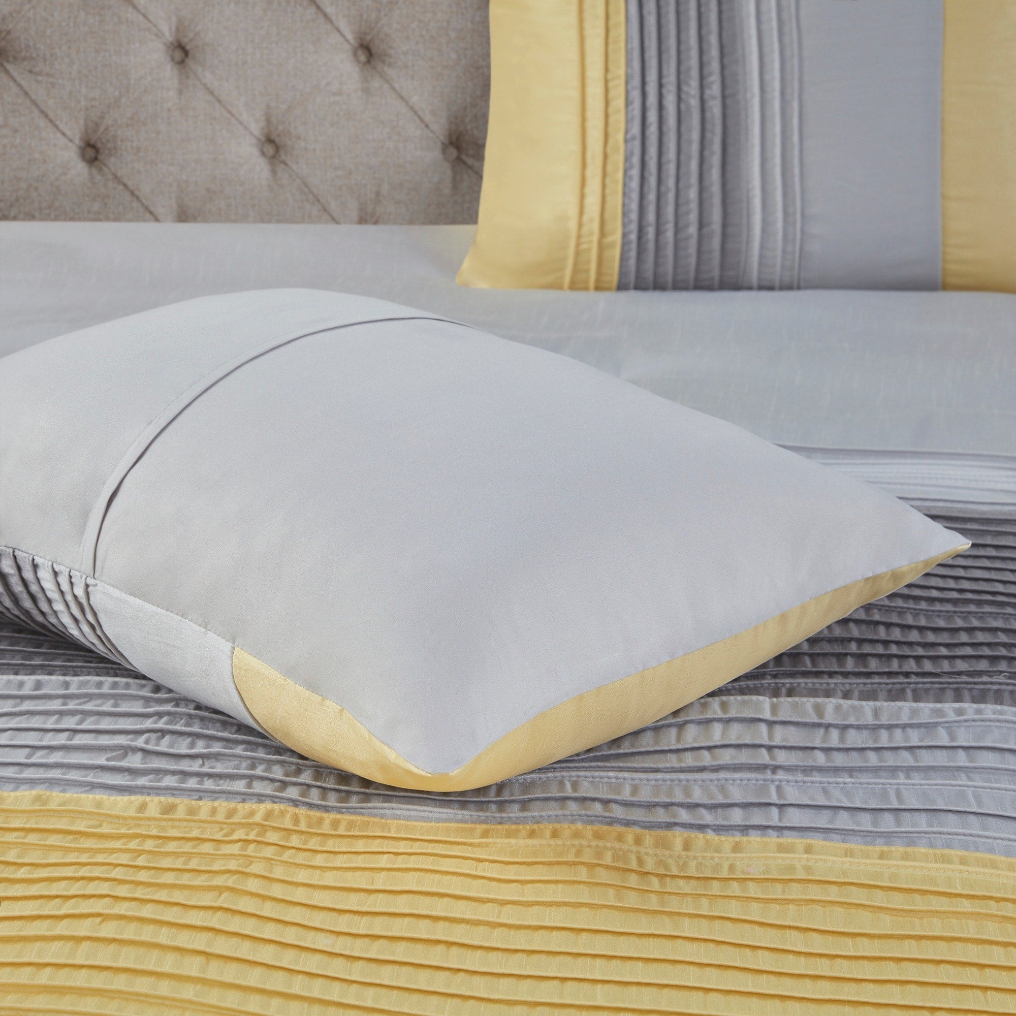 Ensemble de couette jaune Copper Grove Kiston 7 pièces