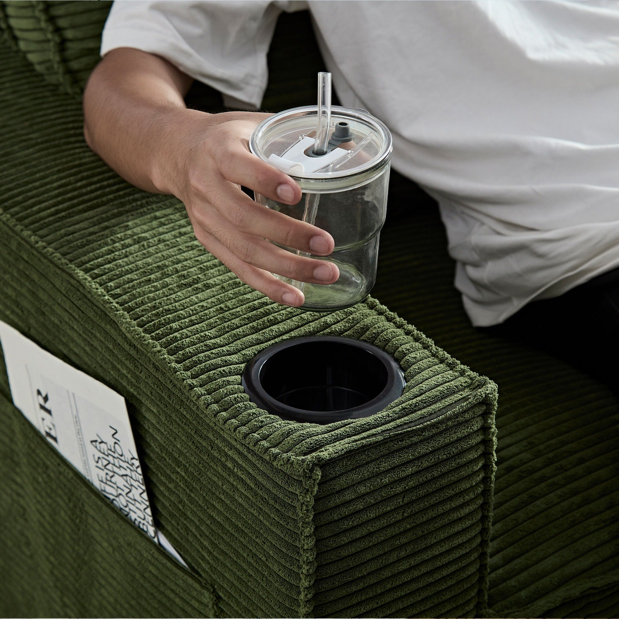 Canapé 3 places en velours côtelé avec porte-gobelet et rangement