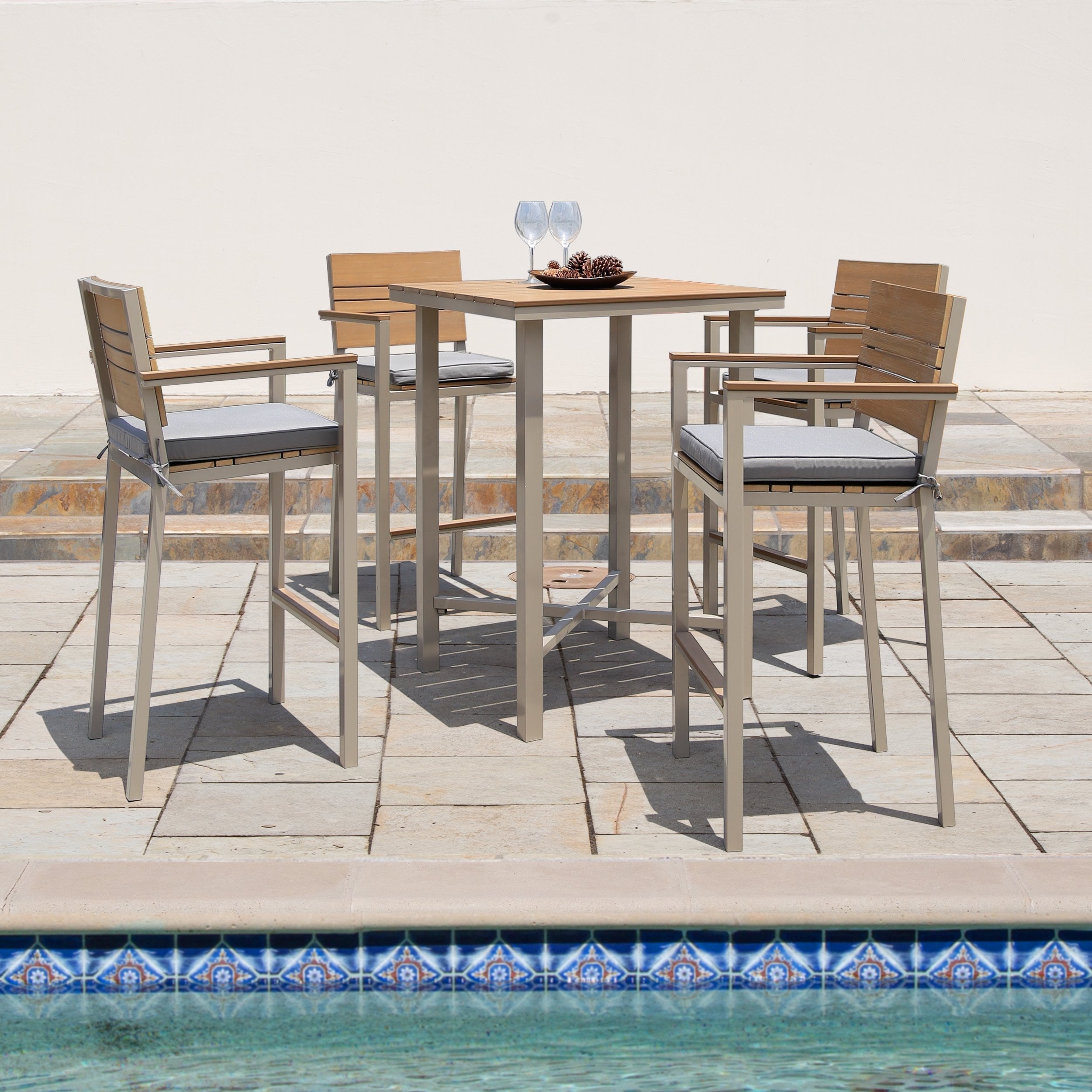 Ensemble de bar d'extérieur Corvus Jasmine 5 pièces avec coussins Sunbrella