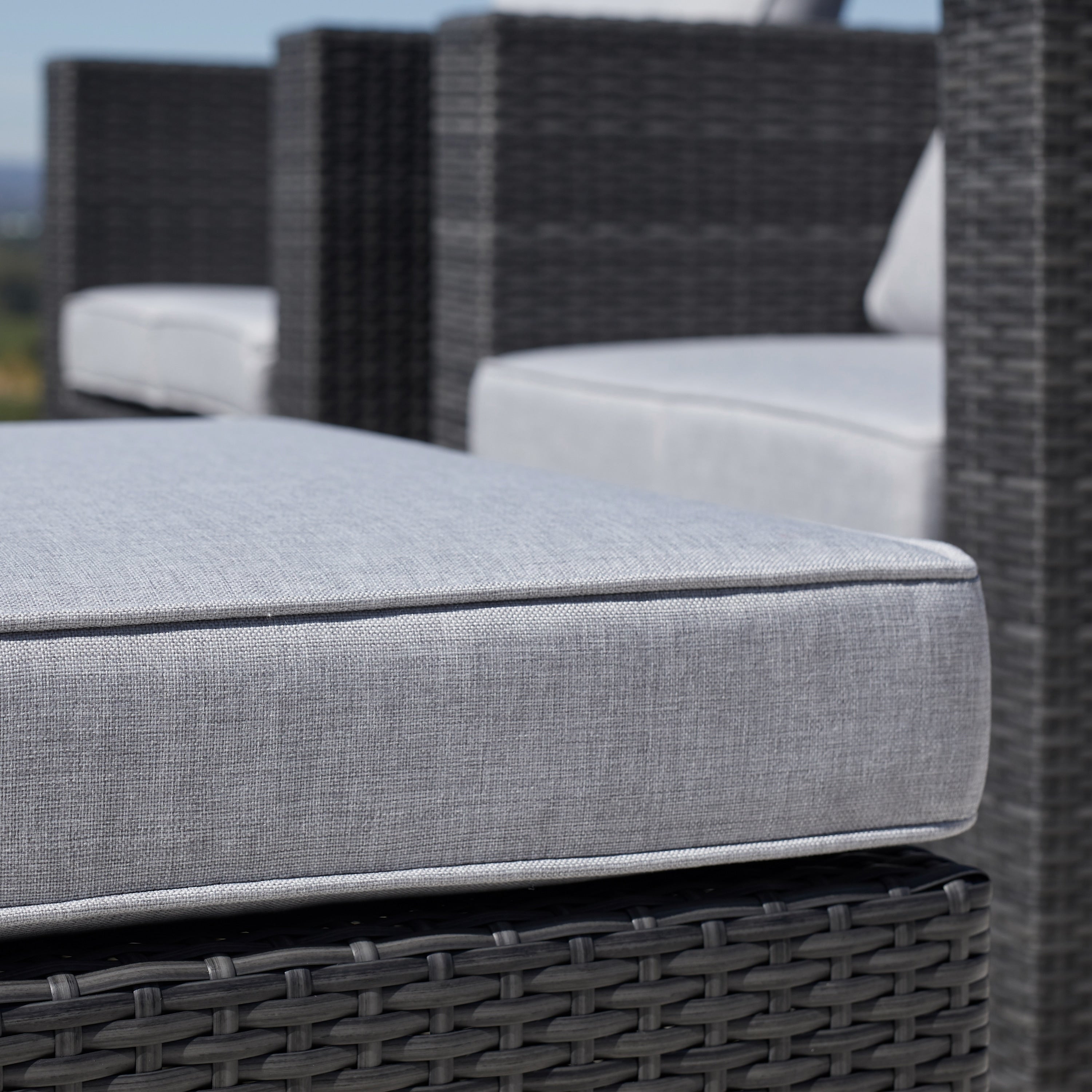 Ensemble de canapés de patio sectionnels en osier Corvus Trey 12 pièces