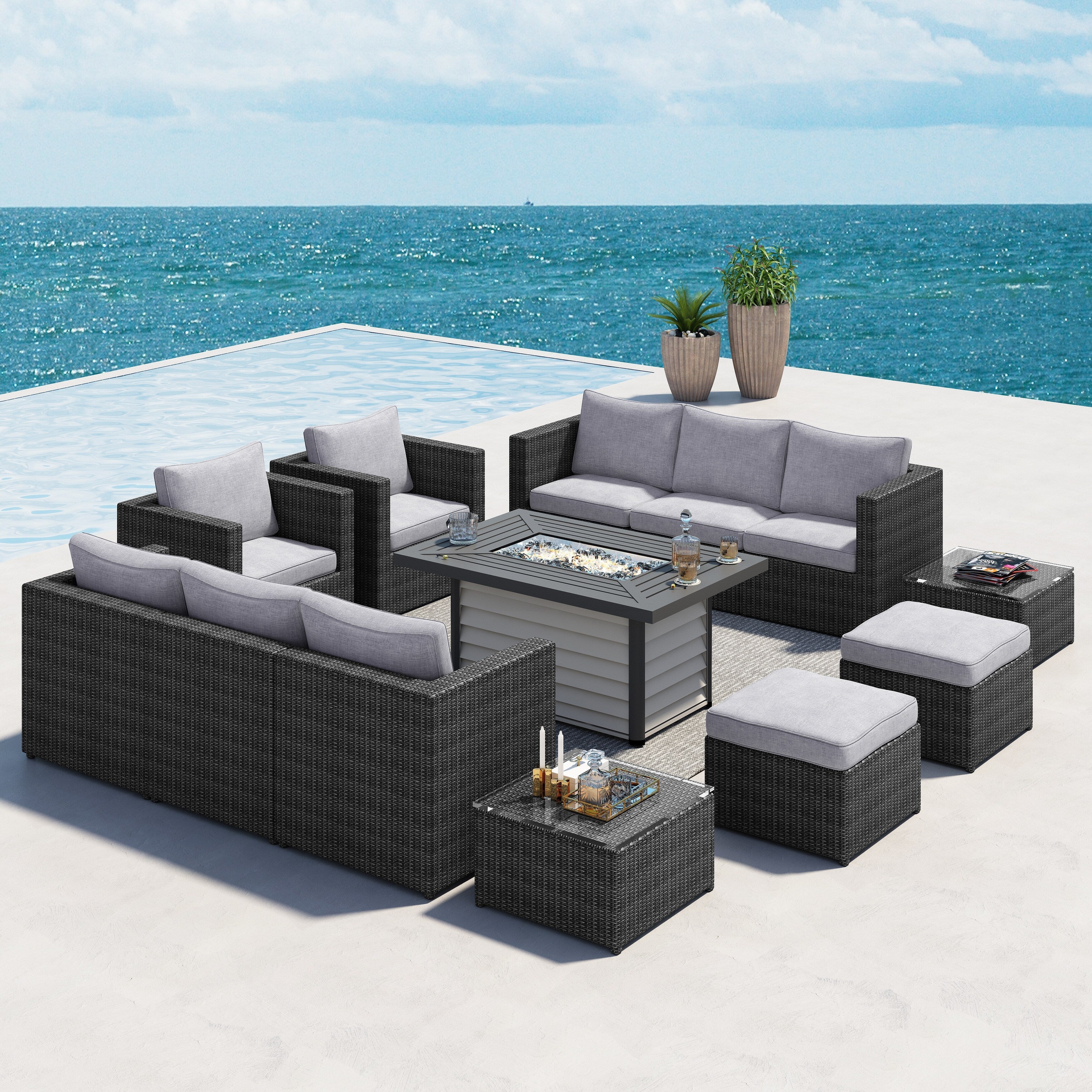 Ensemble de meubles de patio sectionnels Corvus Trey 13 pièces en osier tressé avec table à feu