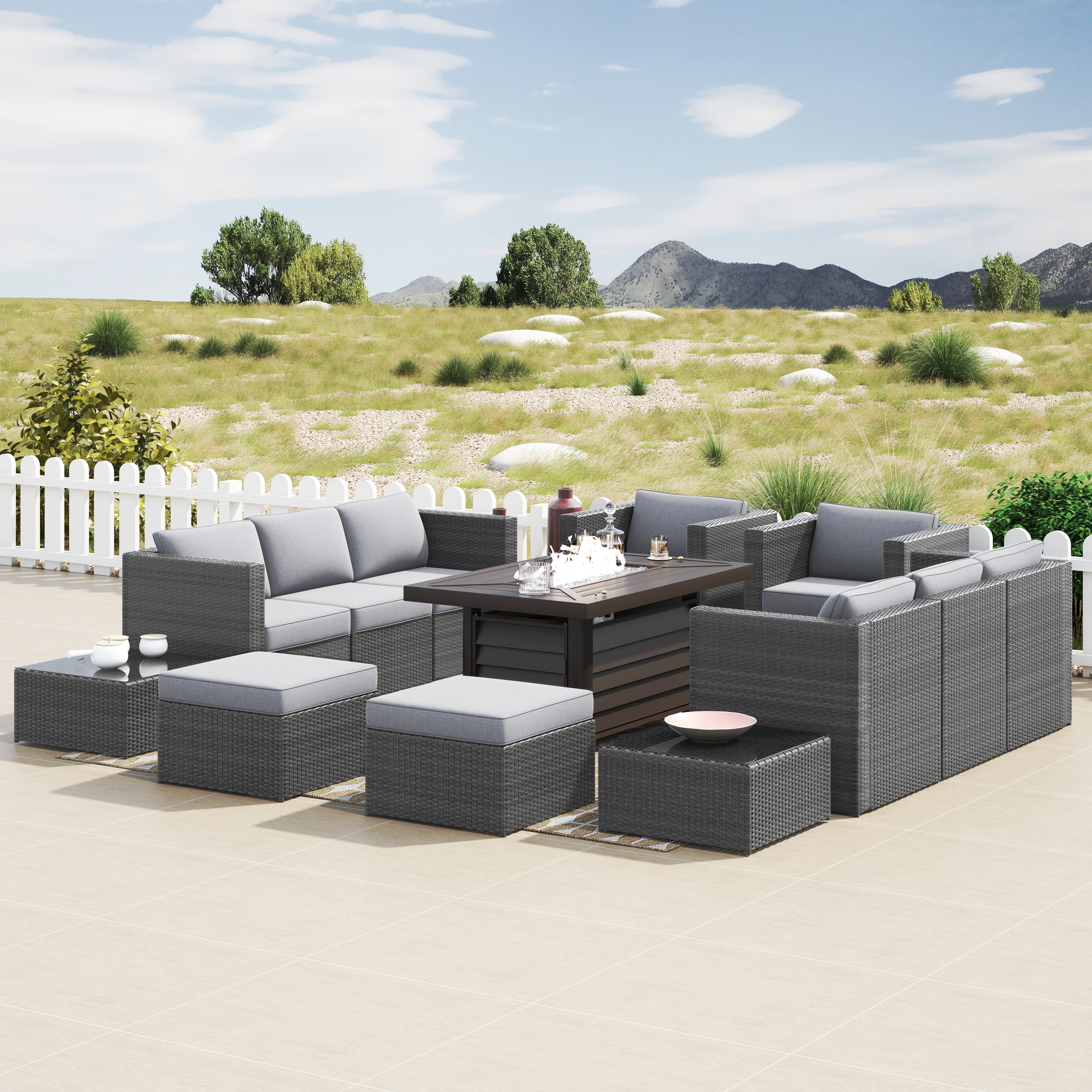 Ensemble de meubles de patio sectionnels Corvus Trey 13 pièces en osier tressé avec table à feu