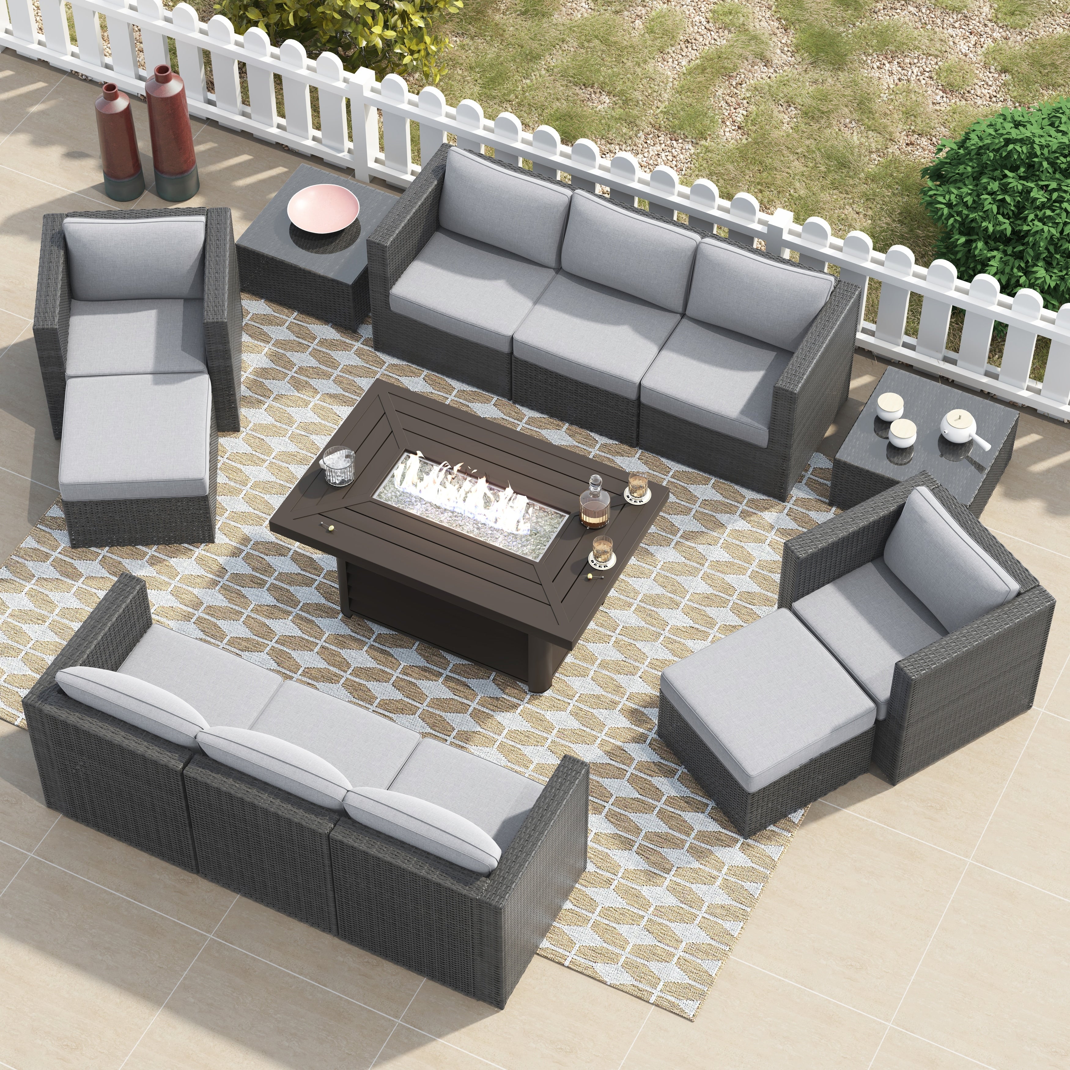 Ensemble de meubles de patio sectionnels Corvus Trey 13 pièces en osier tressé avec table à feu