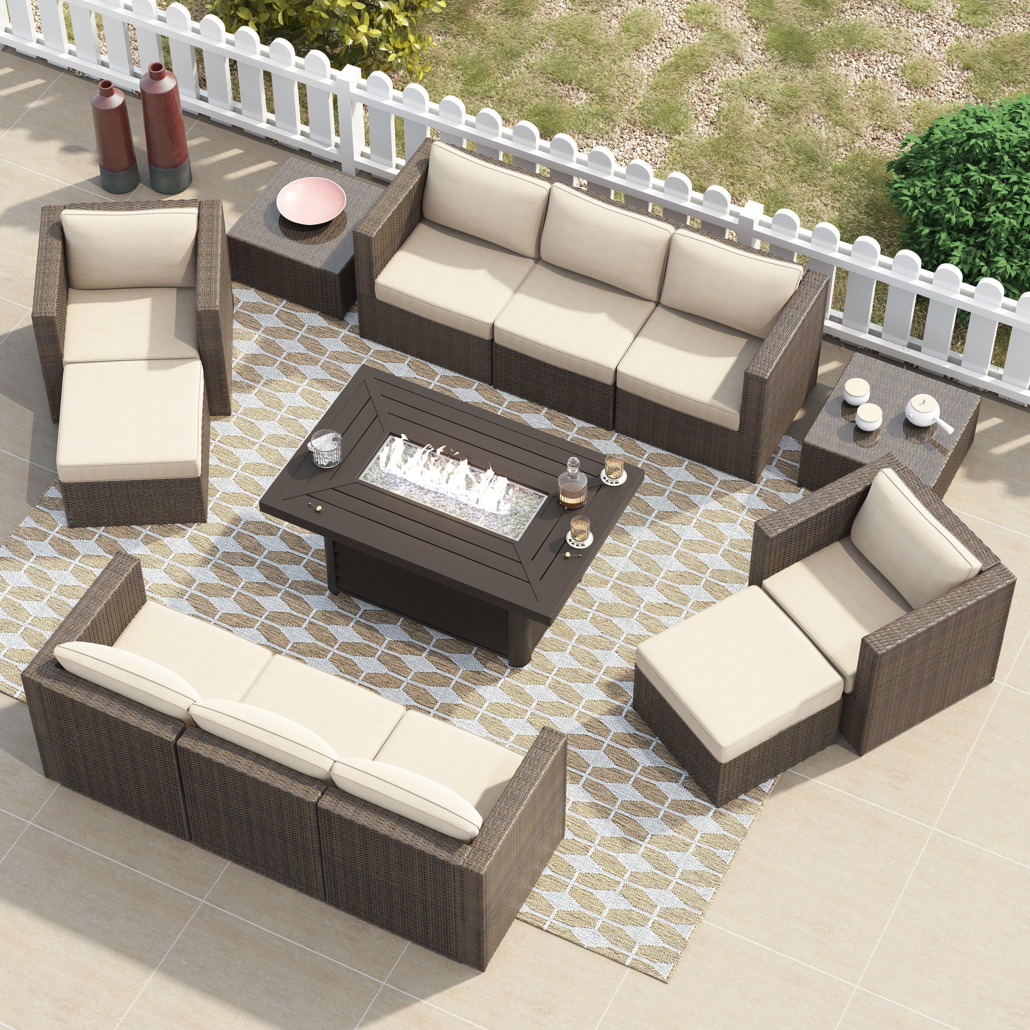 Ensemble de meubles de patio sectionnels Corvus Trey 13 pièces en osier tressé avec table à feu