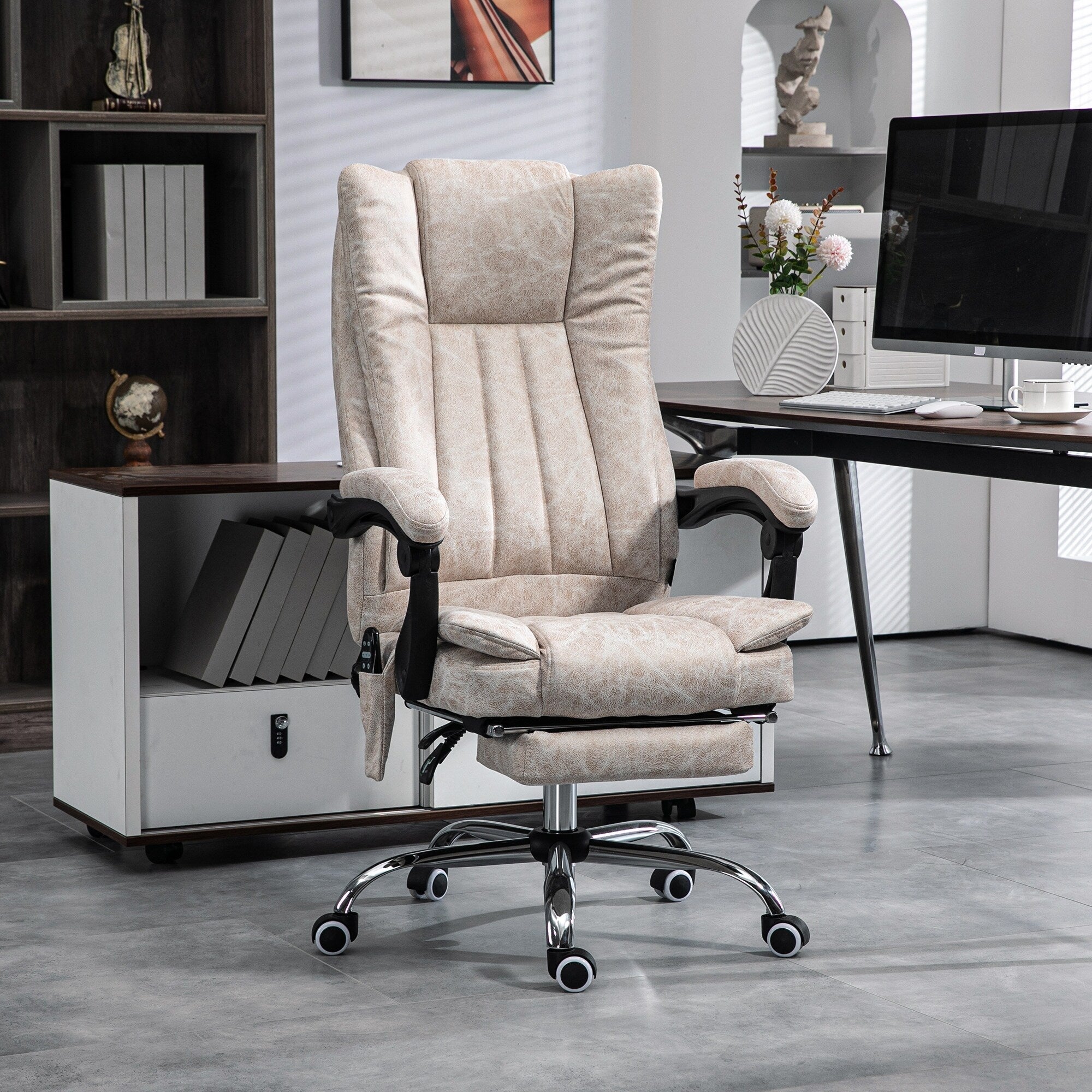 Fauteuil de bureau inclinable et massant pivotant à 360° en microfibre blanc crème avec massage par vibration, chauffage, repose-pieds et hauteur réglable