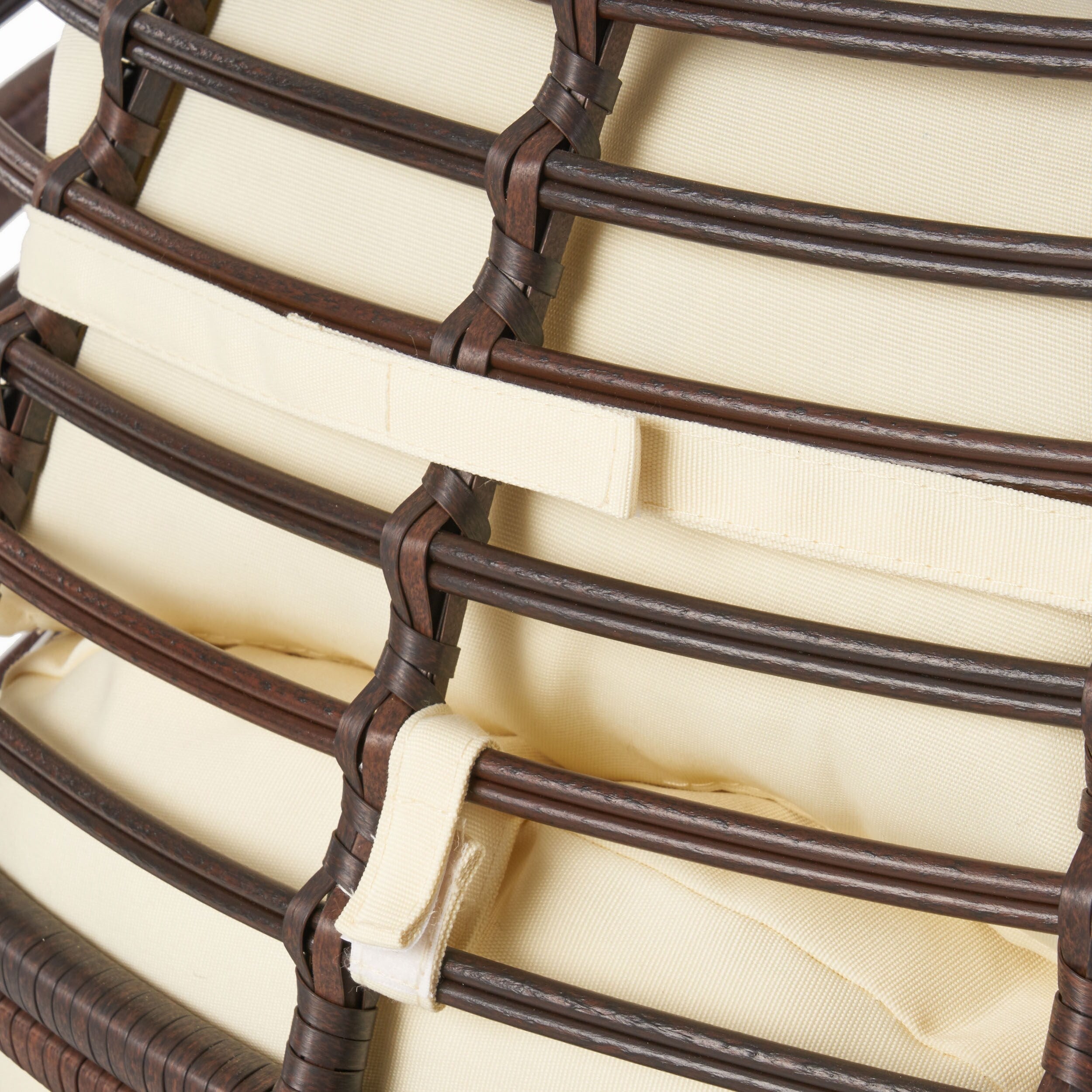 Fauteuil lounge en osier Cutter Teardrop par Christopher Knight Home