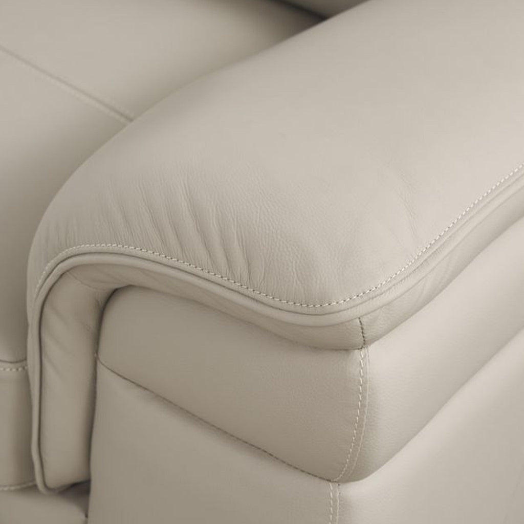 Canapé Danny, cuir italien gris clair, coussins en mousse, pieds en bois, 215 cm