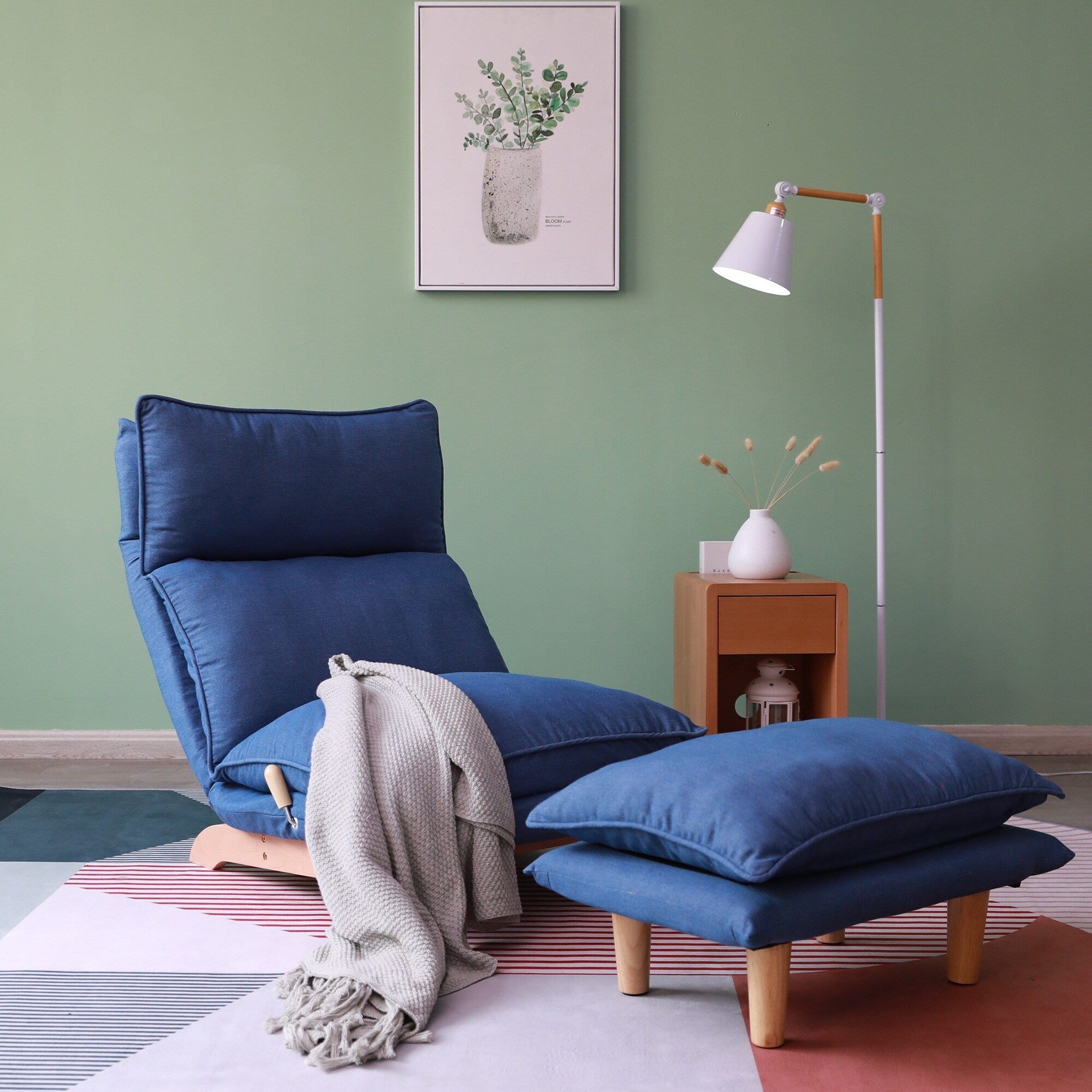 Fauteuil inclinable manuel sans accoudoirs rembourré bleu foncé avec pouf, appui-tête et dossier réglables, position à plat à 180°