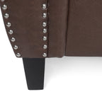 Canapé 3 places en similicuir marron foncé avec pieds en bois de bouleau et clous décoratifs