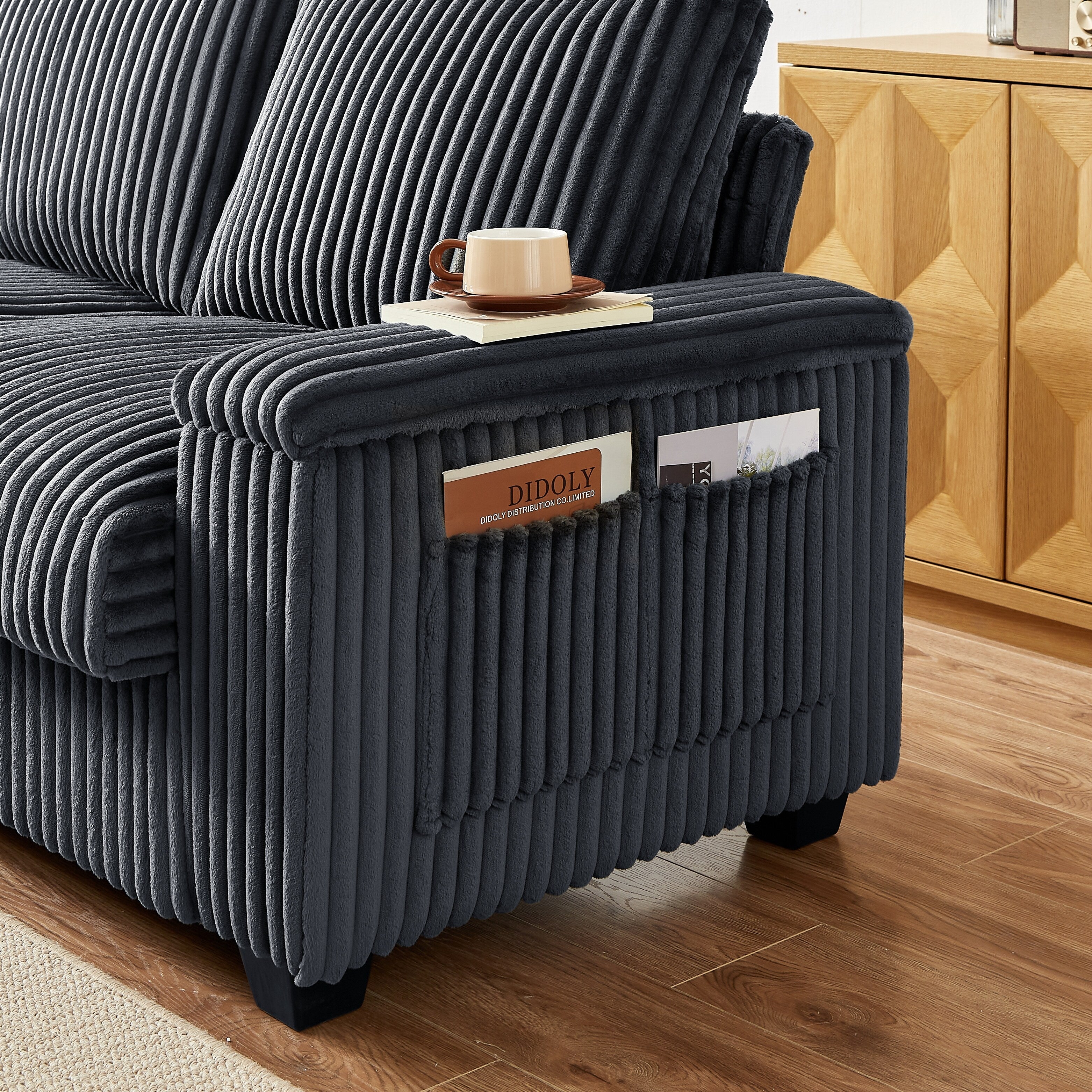 Canapé causeuse en tissu gris foncé 71 avec accoudoir carré de rangement et port USB pour le salon