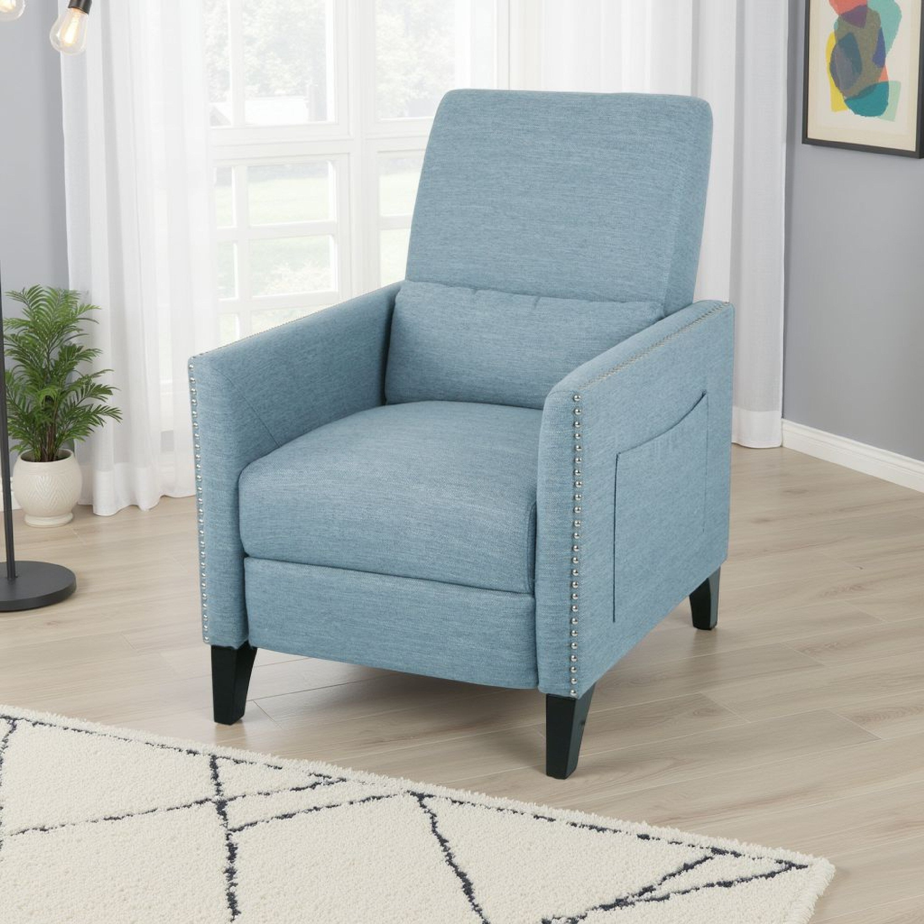 Fauteuil inclinable Davy Pushback, garniture cloutée, bois de bouleau, tissu bleu