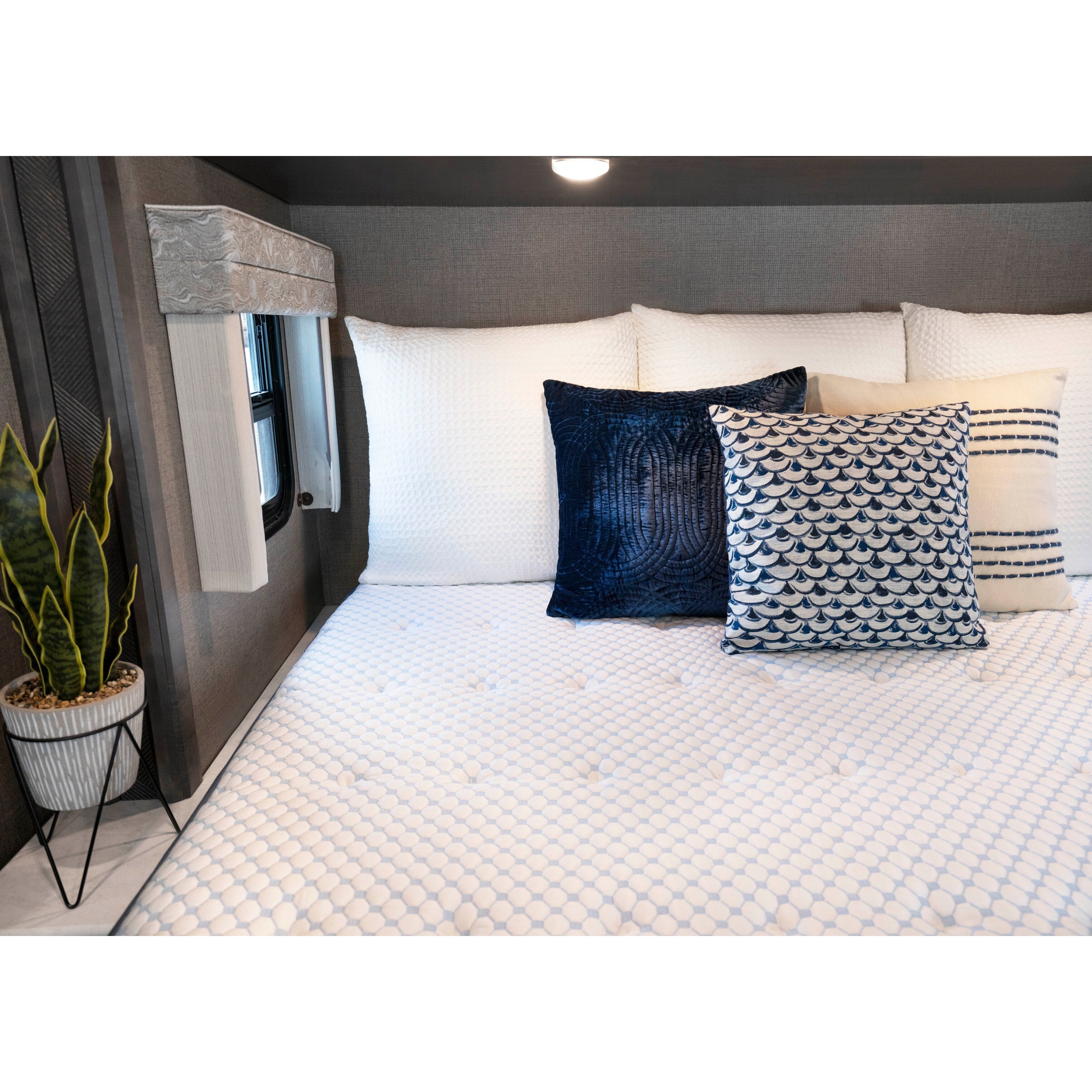 Matelas hybride Dreamfoam Hybrid 10 avec tissu frais au toucher, RV King 70x74