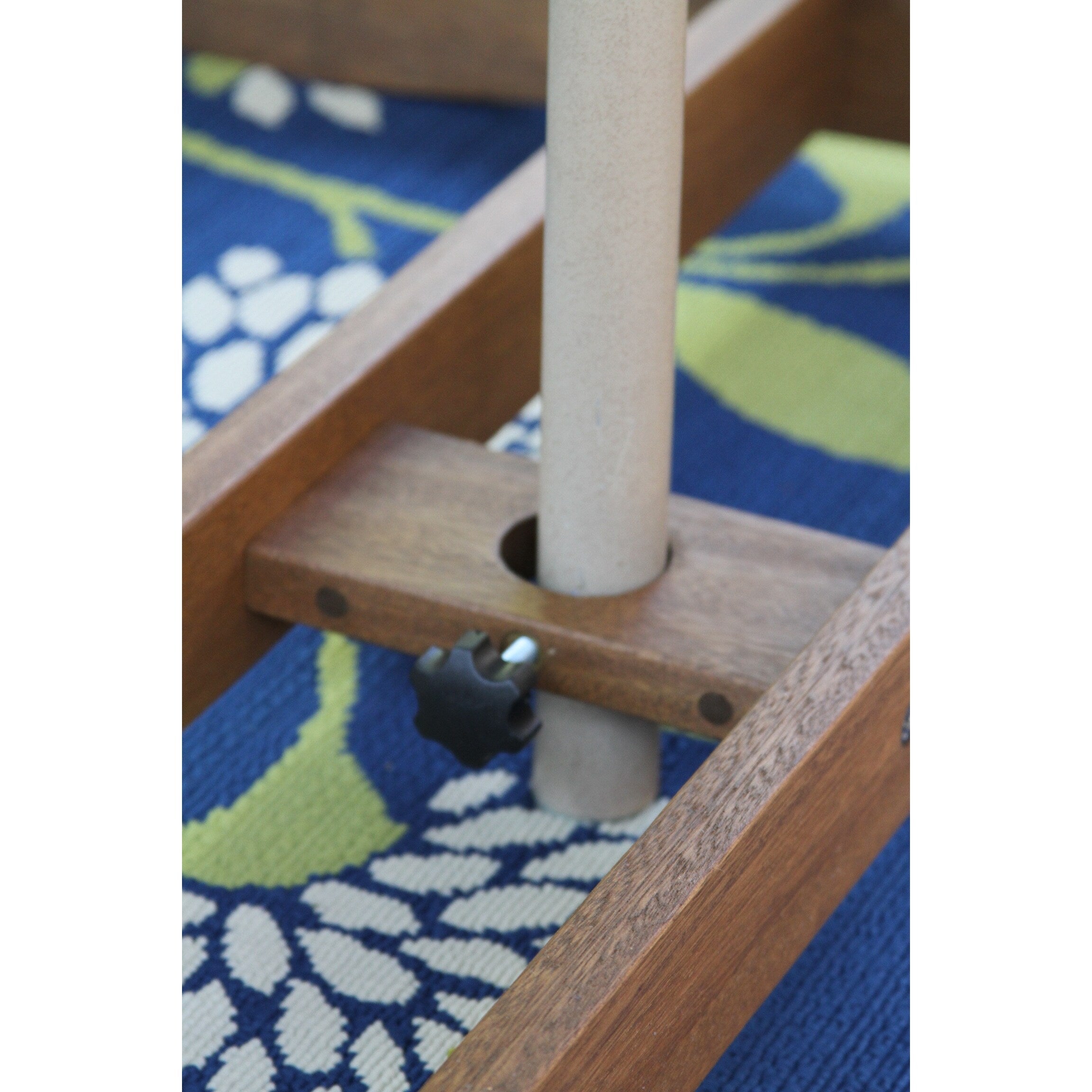 Ensemble de 7 plateaux tournants Eilaf avec chaises empilables