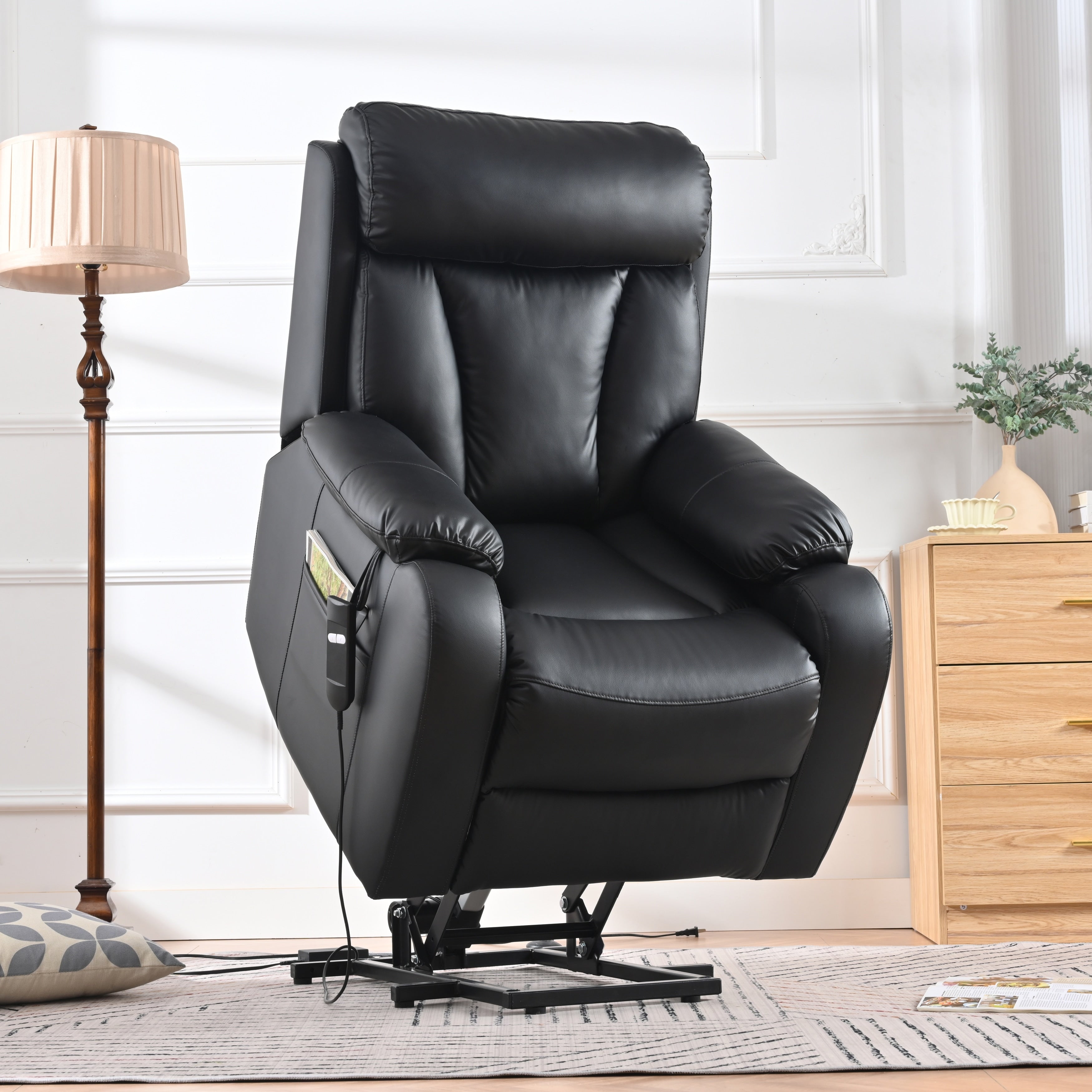 Fauteuil inclinable électrique pour personnes âgées, siège inclinable réglable avec poche latérale et télécommande.