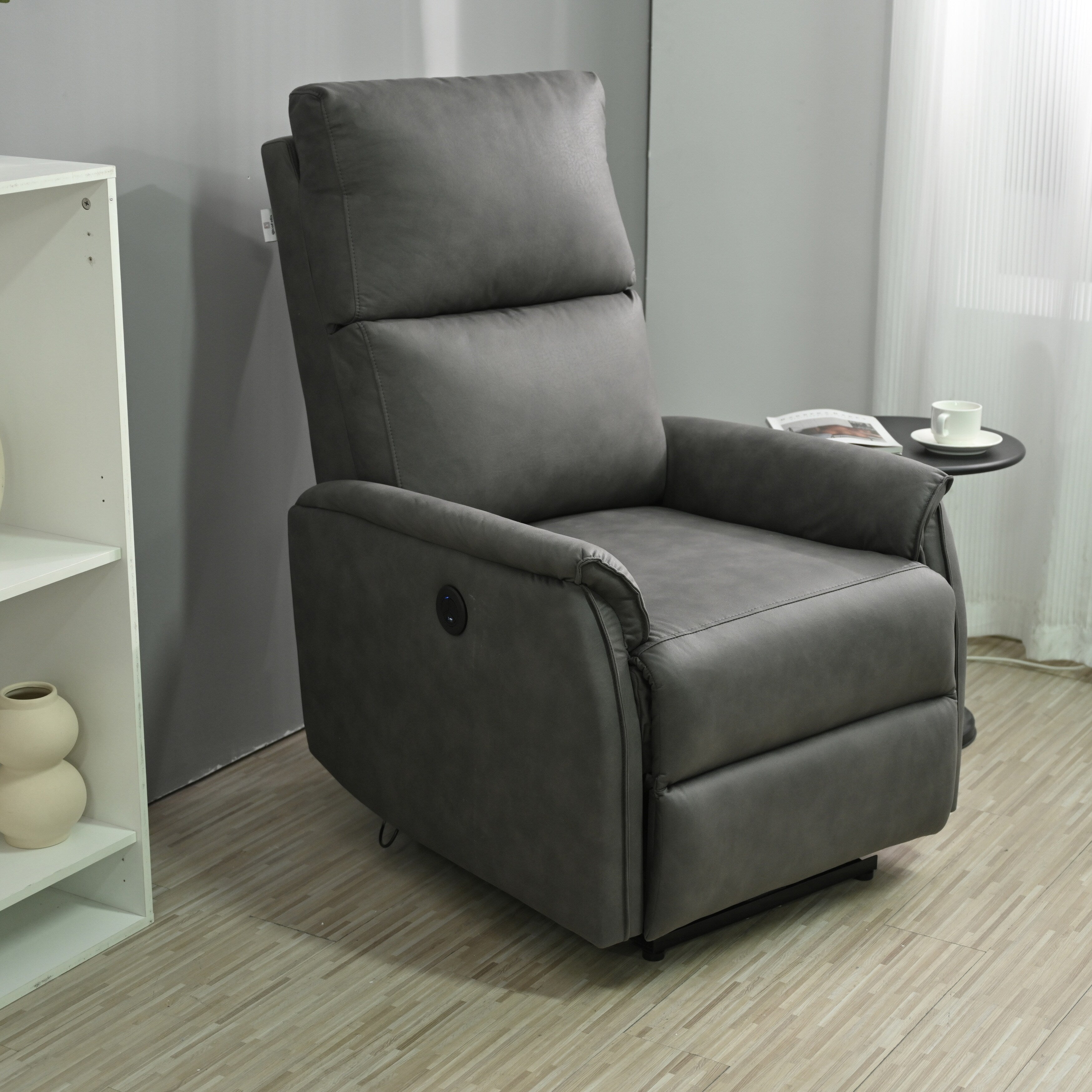 Fauteuil inclinable électrique avec port USB, panneau de commande latéral et dossier confortable, idéal pour les espaces restreints