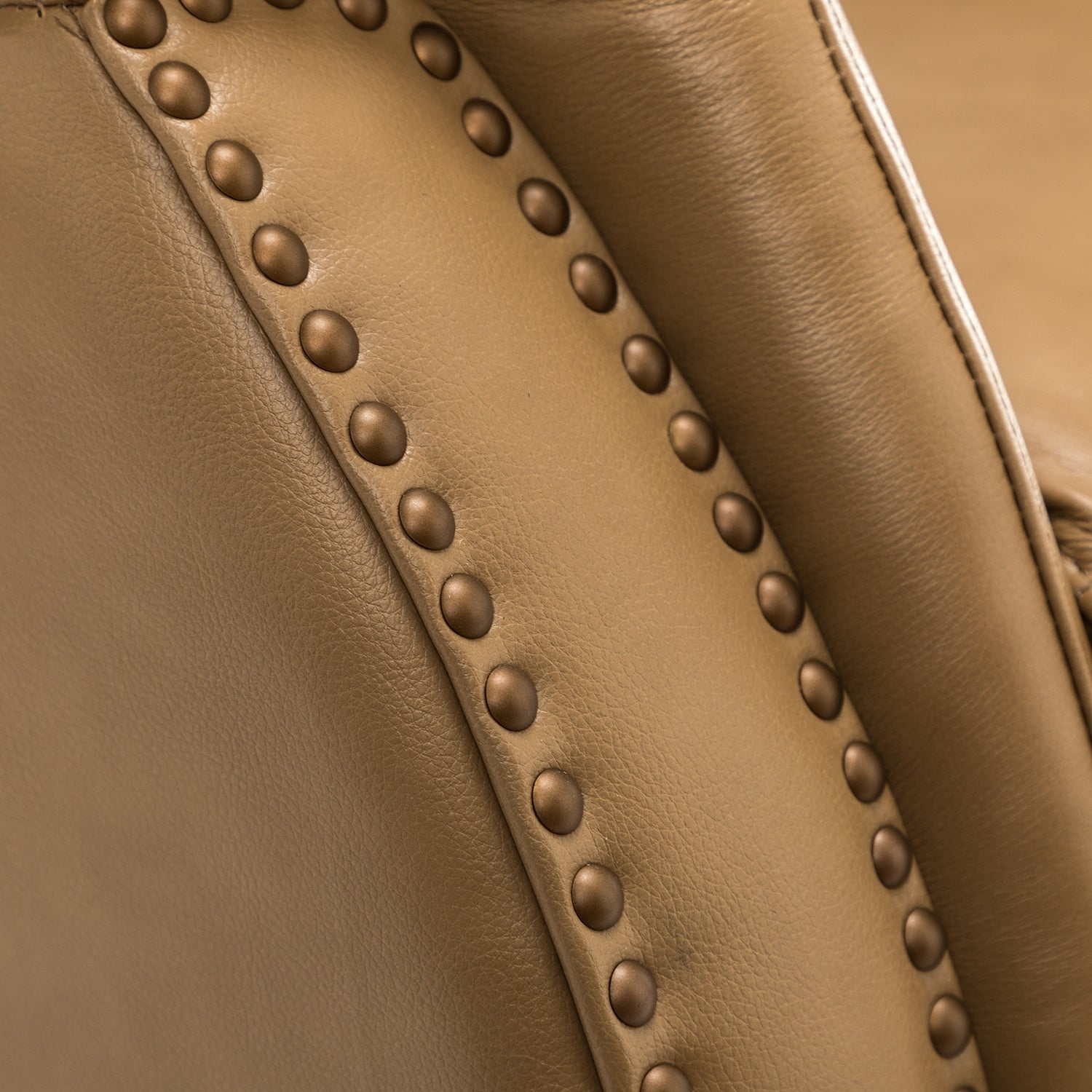 Fauteuil inclinable électrique en cuir véritable Eliseo avec port USB et design à oreilles