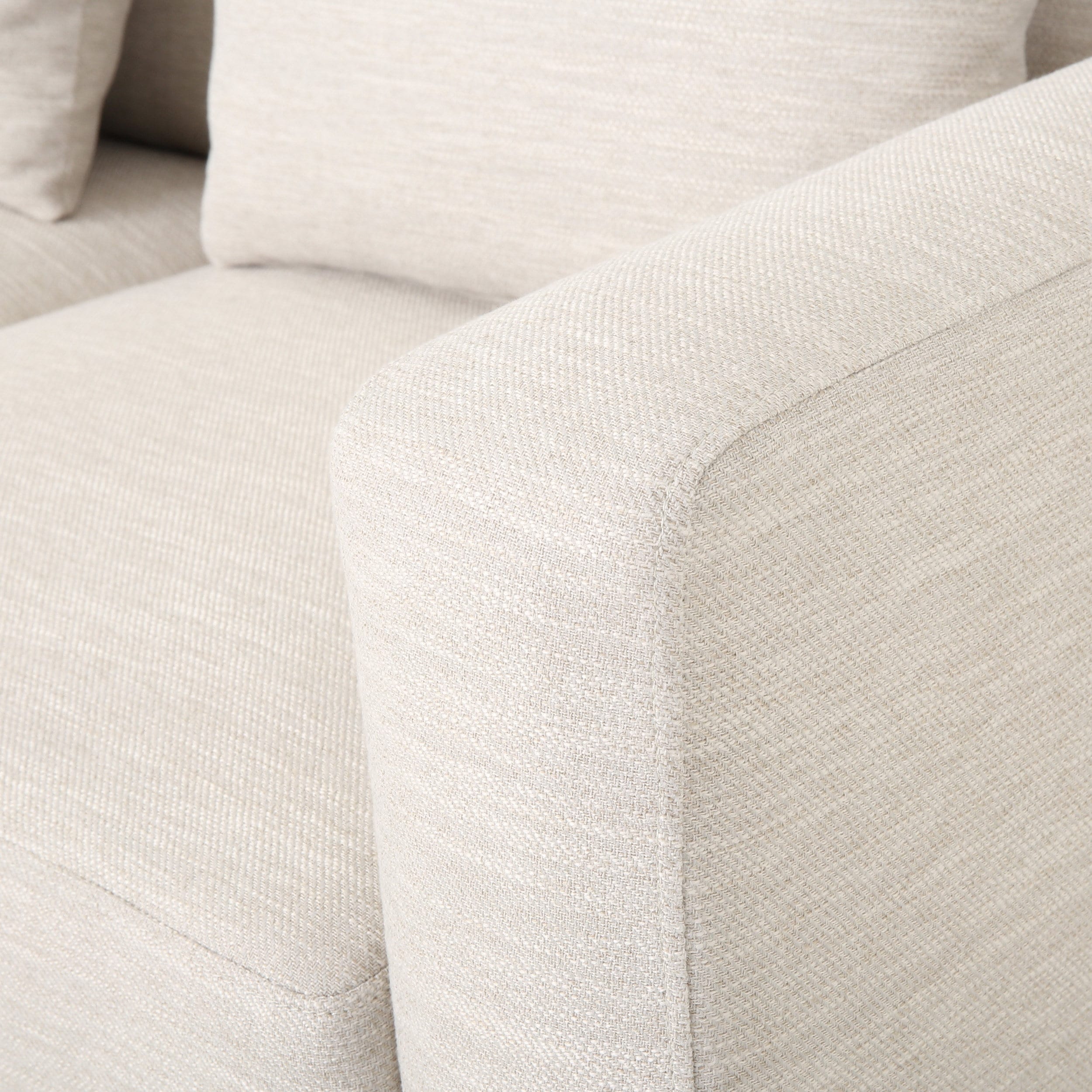 Canapé 3 places contemporain en tissu Elliston avec coussins décoratifs par Christopher Knight Home