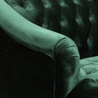 Canapé 3 places capitonné Emerald Modern 73,25 avec pieds en bois de bouleau pour le salon