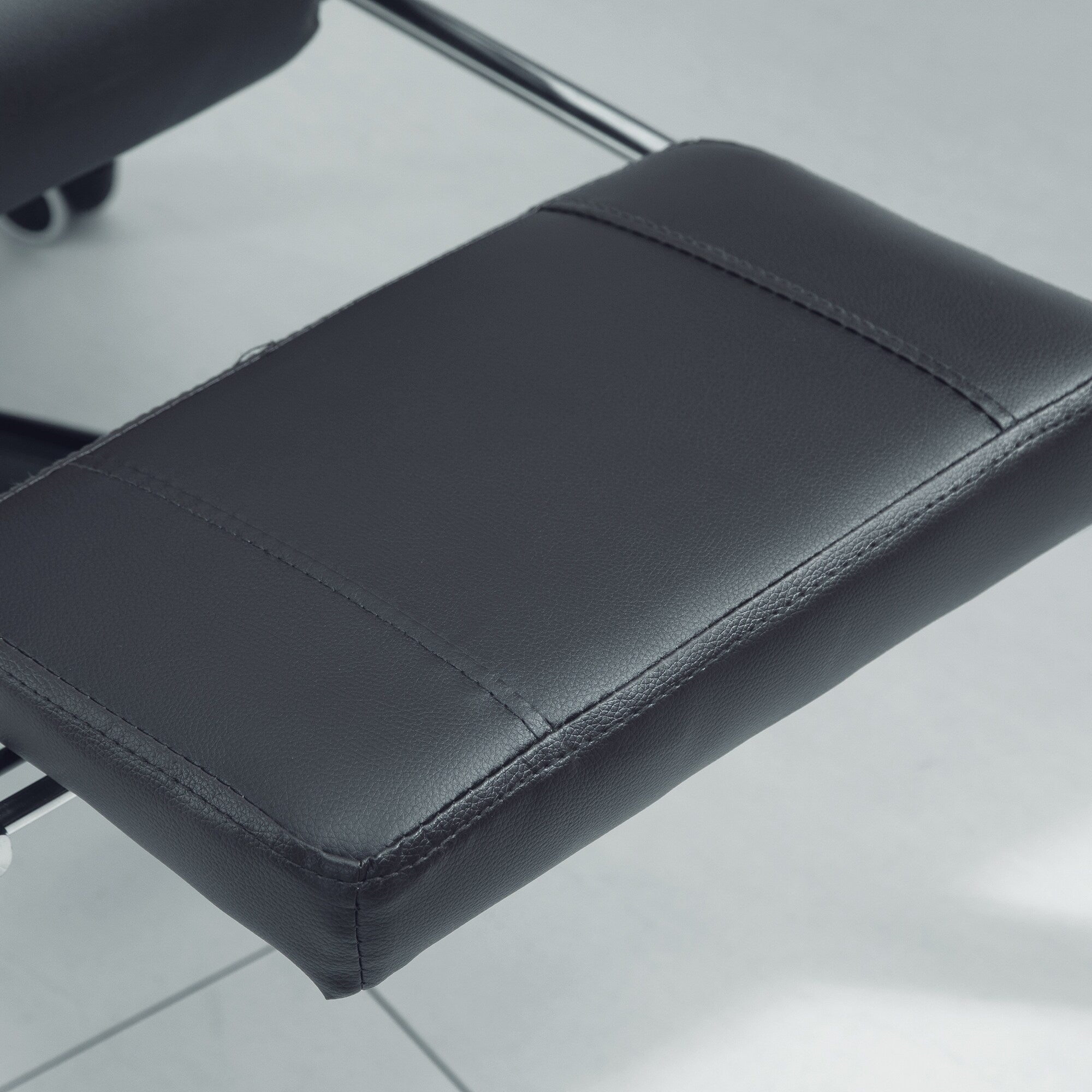 Chaise de bureau ergonomique à vibrations et massage avec dossier inclinable, hauteur réglable et repose-pieds rétractable