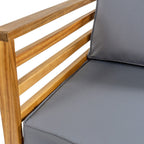 Ensemble de patio extérieur Everly 4 pièces en bois d'acacia moderne du milieu du siècle avec coussins et oreillers décoratifs à carreaux, par JONATHAN Y