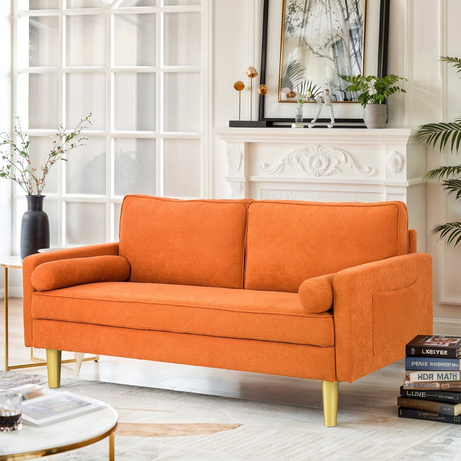 Superbe causeuse 2 places en polyester orange de 65 po avec poches latérales et coussins ronds - 65 po