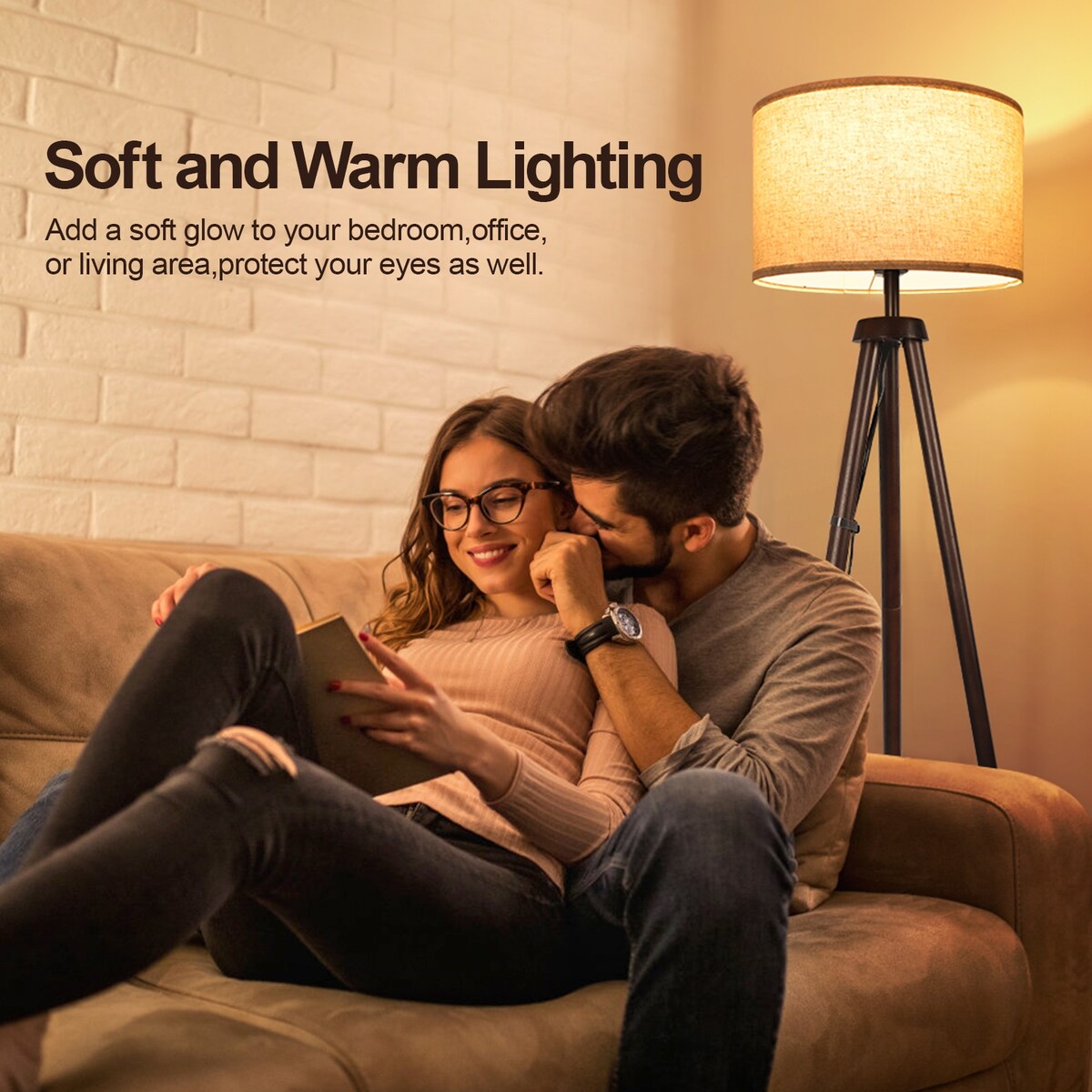 Lampadaire trépied en noyer noir de 63 po avec pieds en bois massif