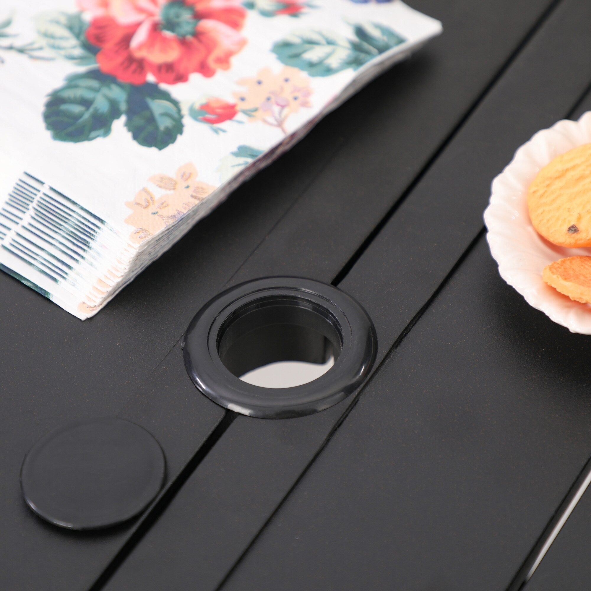 Ensemble de salle à manger de patio 7 pièces avec revêtement en métal E-coating, comprenant 6 chaises à dossier amélioré et une table en métal avec trou pour parasol