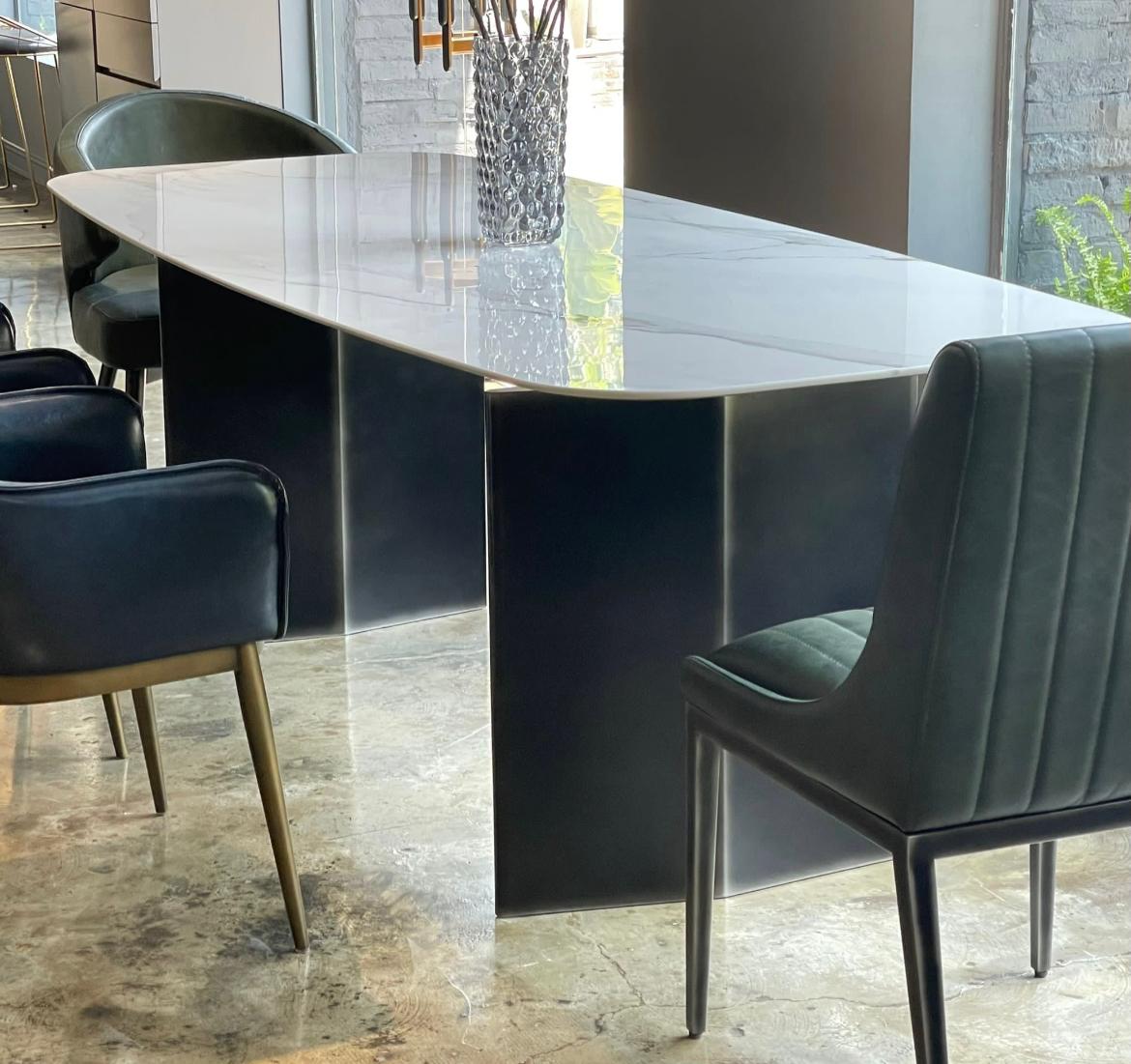Table de salle à manger en pierre frittée de 2,4 m