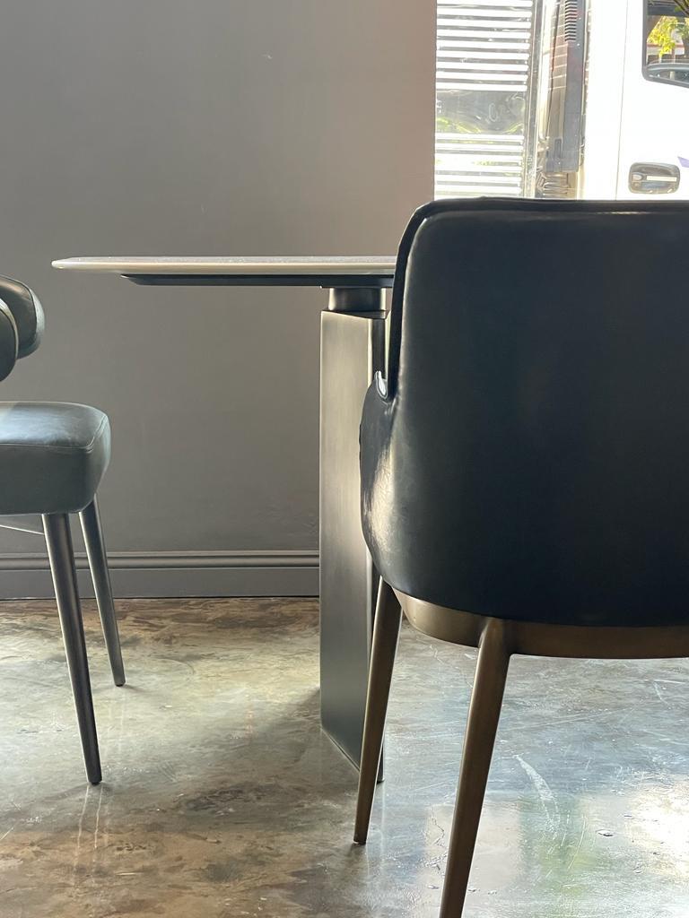 Table de salle à manger en pierre frittée de 2,4 m
