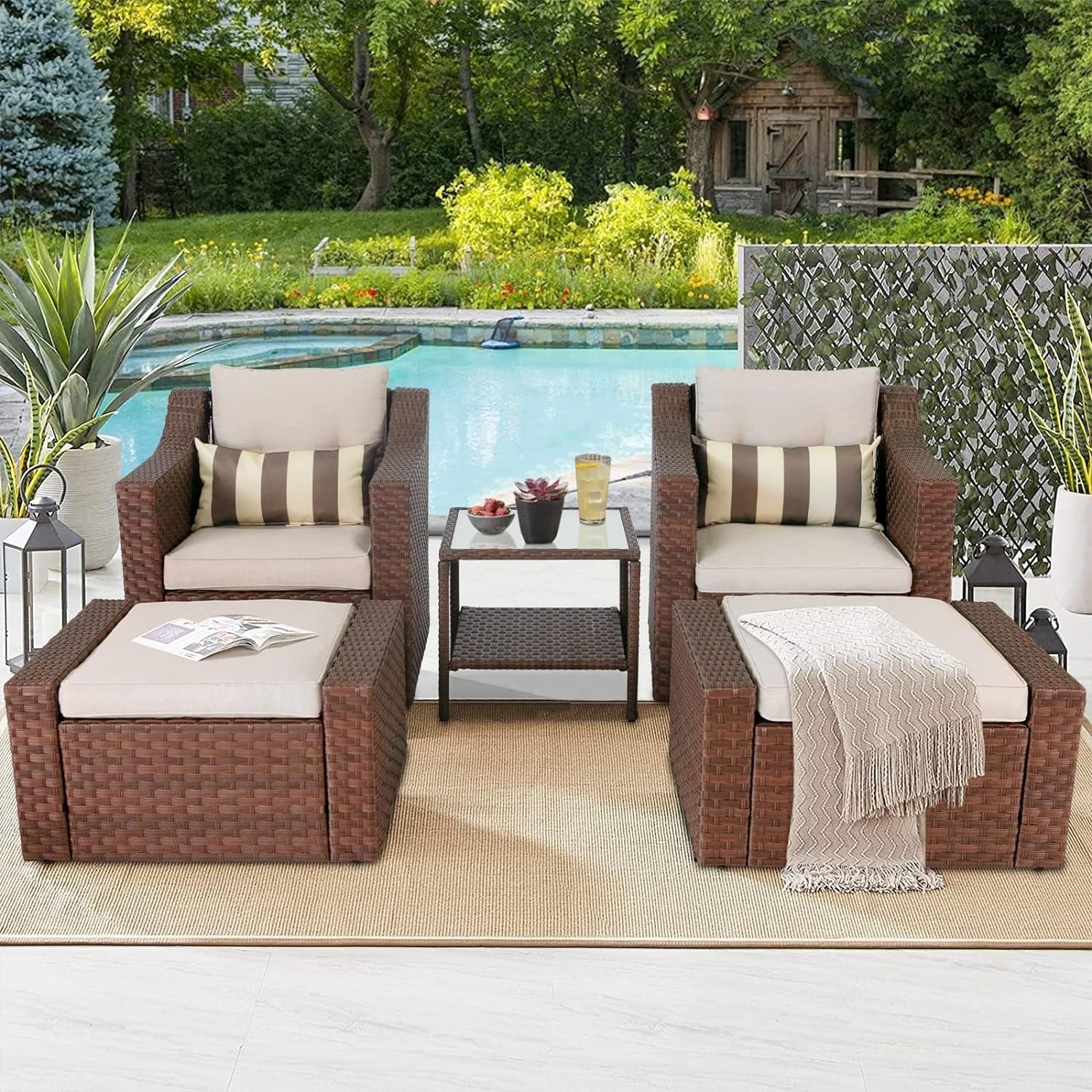 Ensemble de 5 chaises longues et poufs d'extérieur en osier pour patio